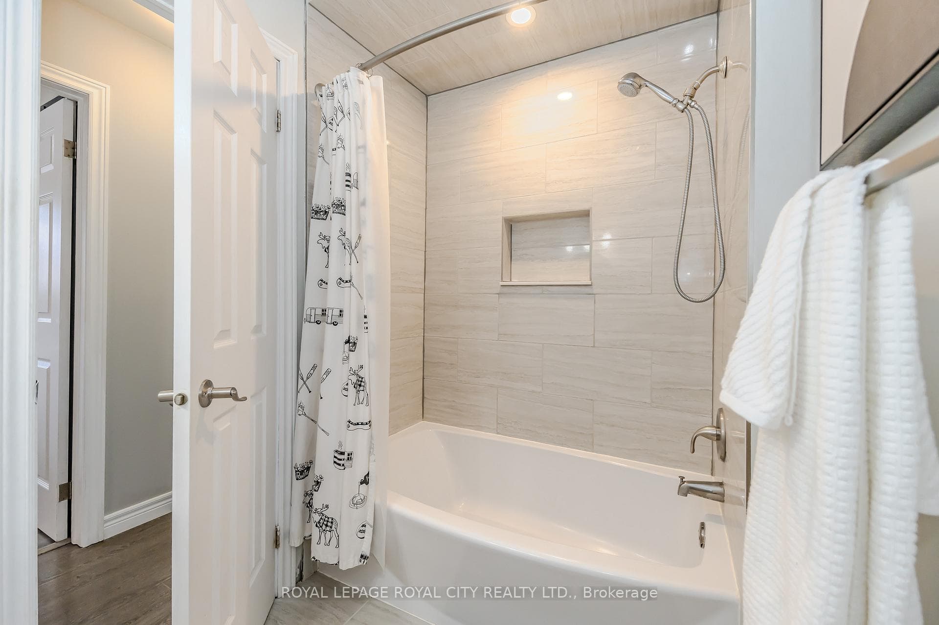 16 Nickolas Crescent photo 29