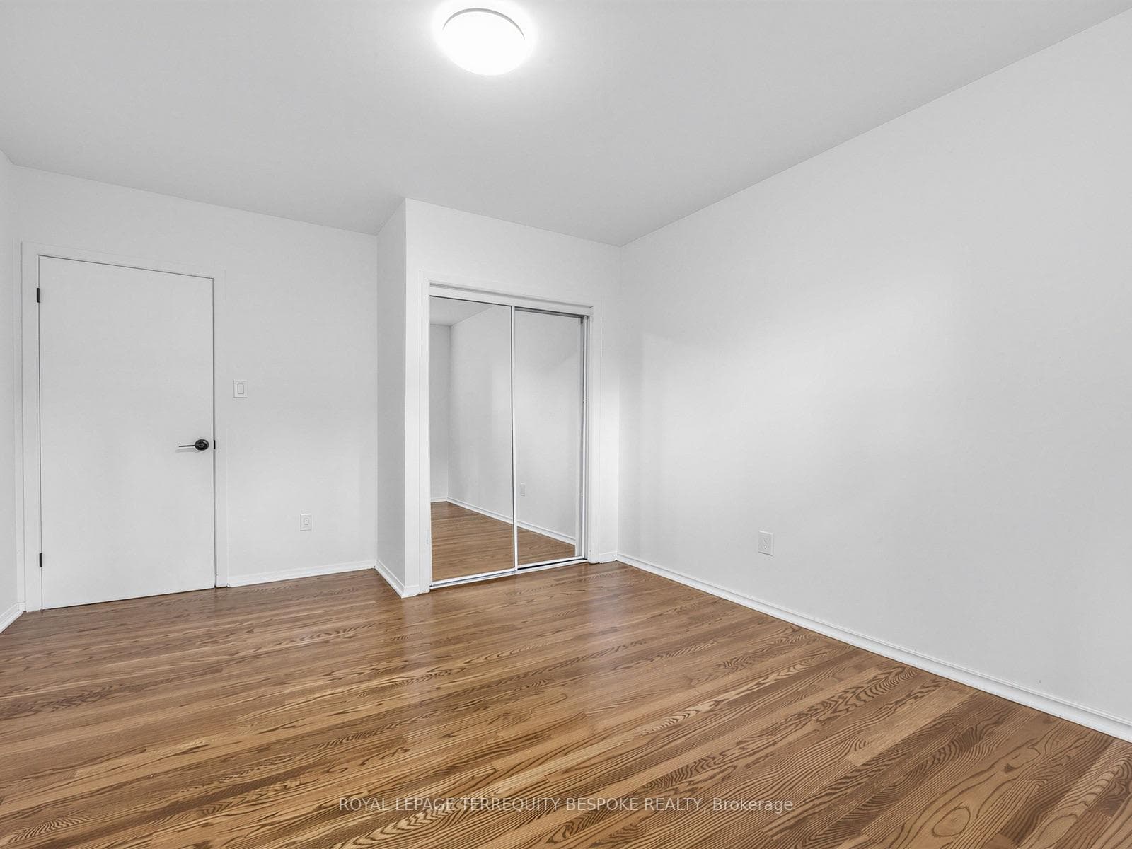 9 Midcroft Drive photo 29
