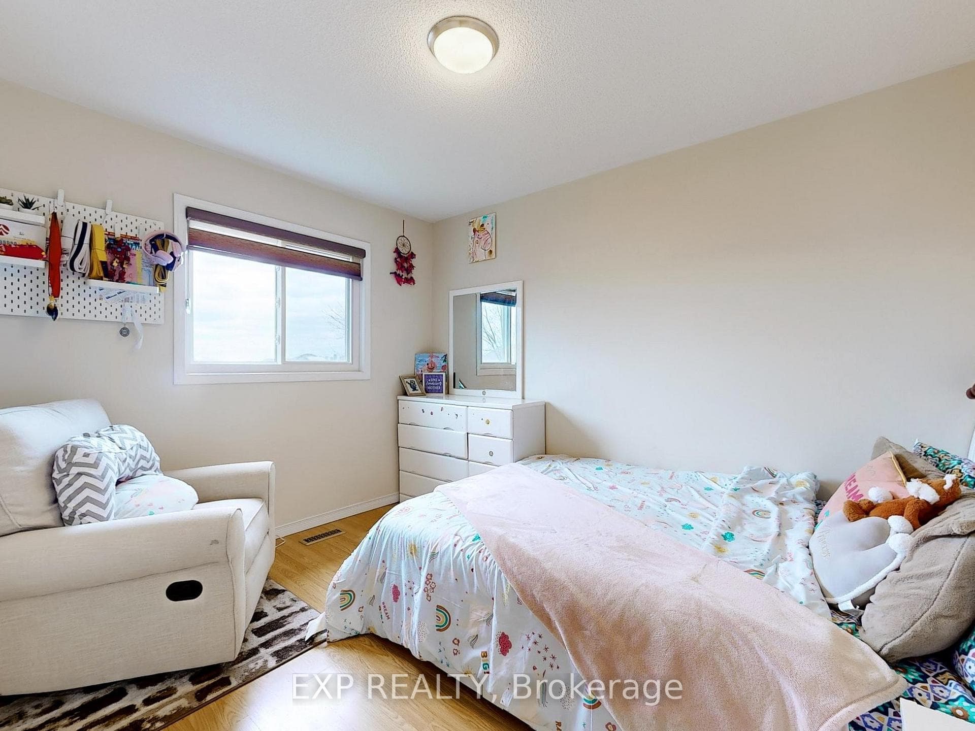 5469 Palmerston Crescent photo 22