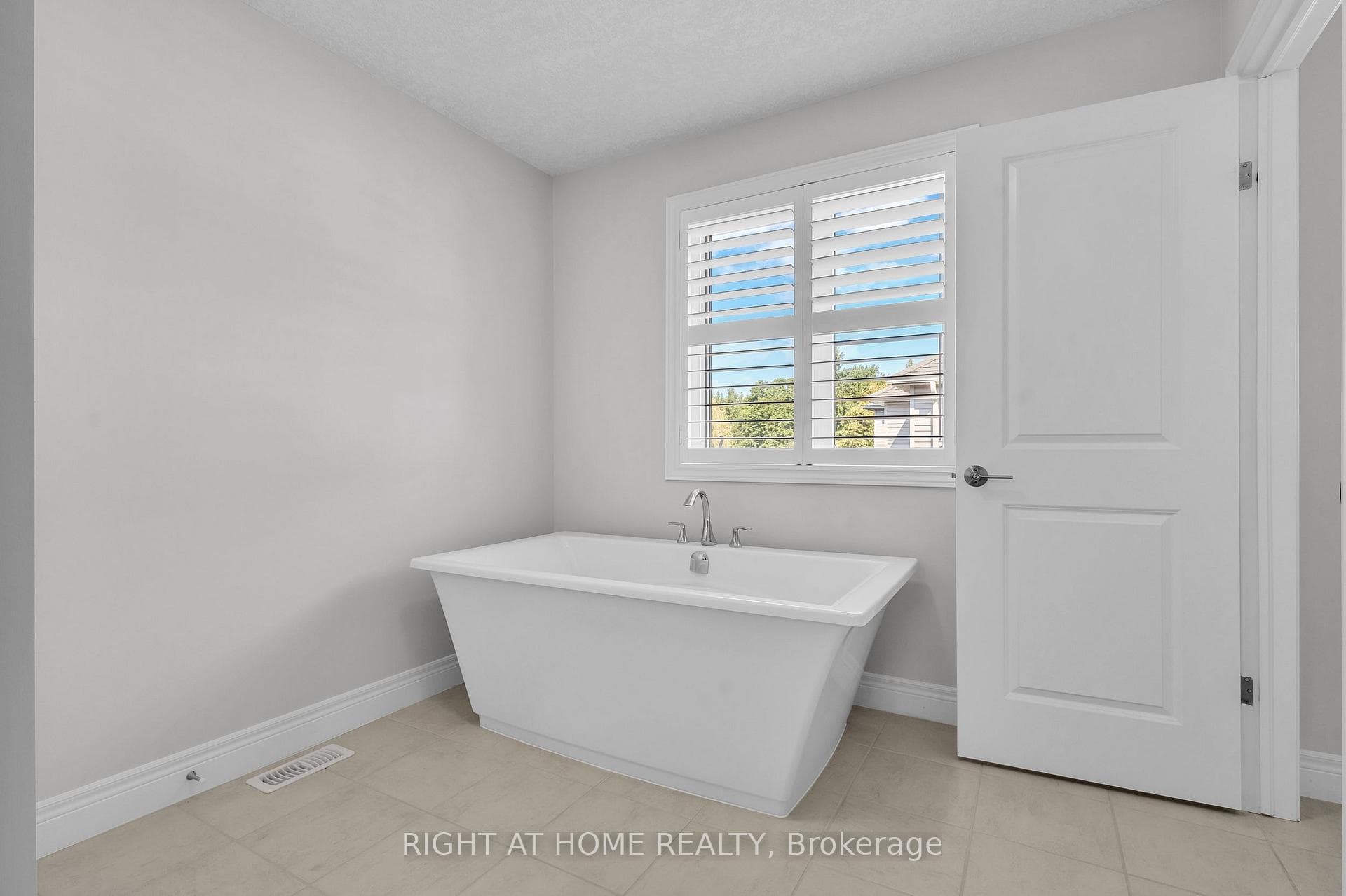 321 Carriage Way photo 22