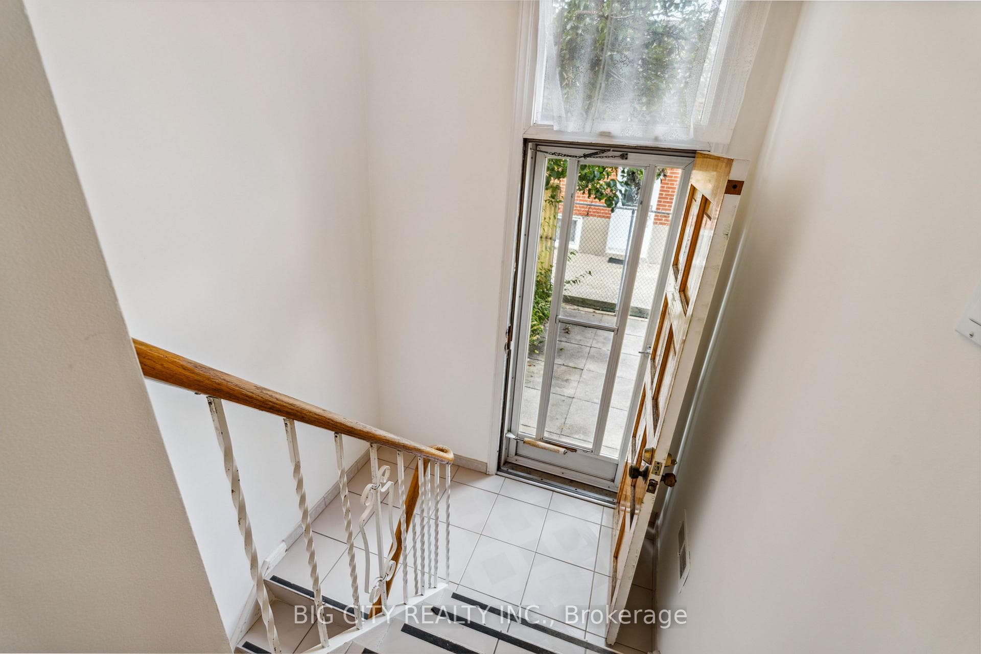 1149 Glengrove Avenue photo 17