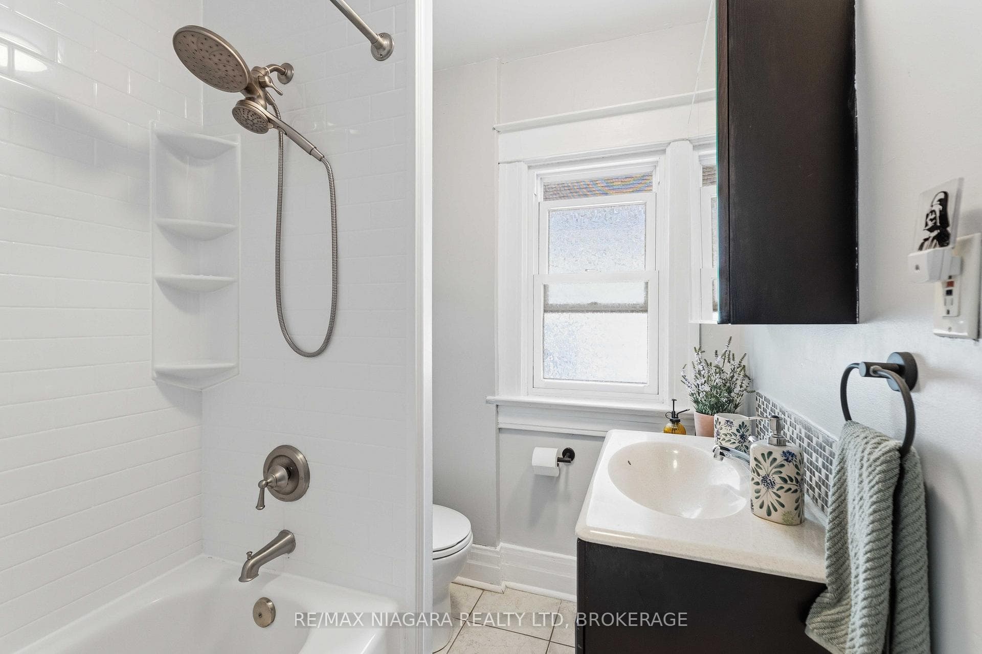 52 Berryman Avenue photo 17
