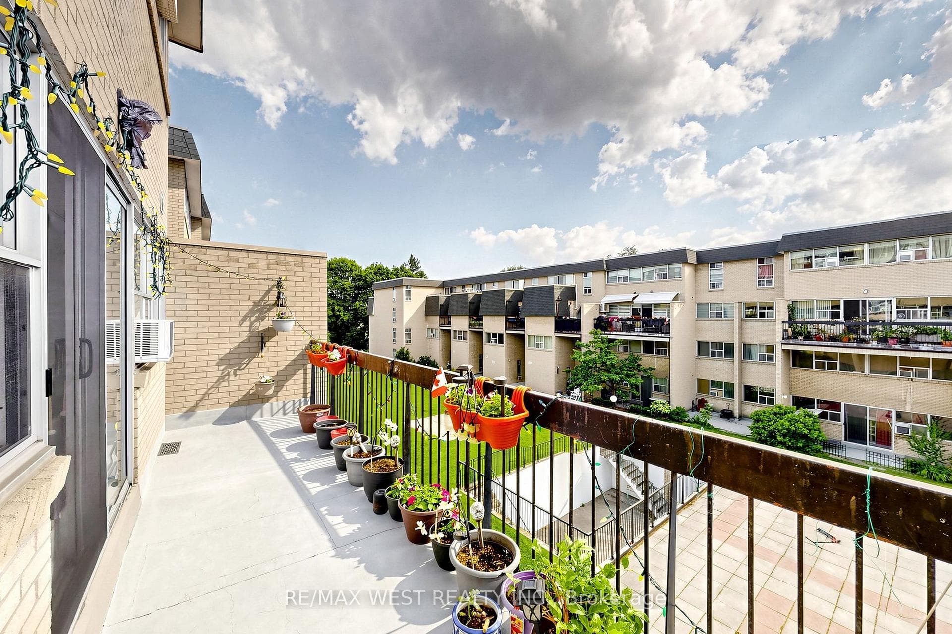 1624 Bloor Street Unit 105 photo 40