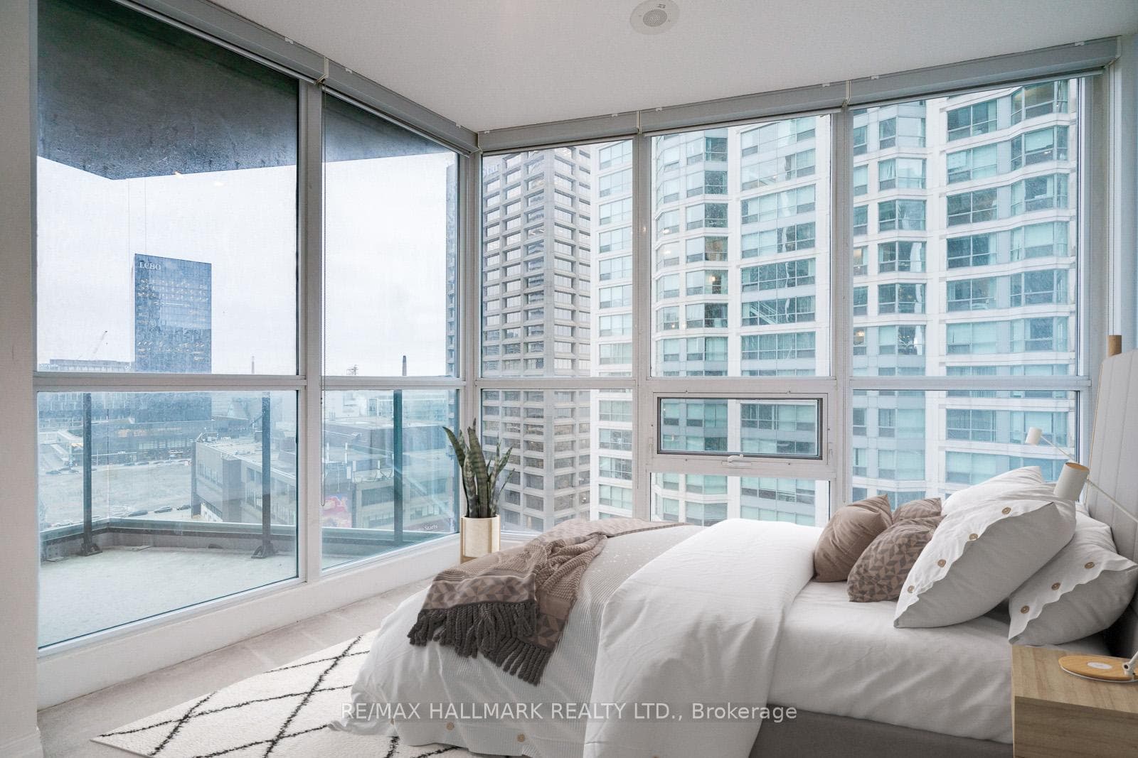 12 Yonge Street Unit 1504 photo 15