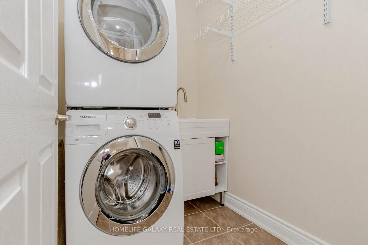 913 Minchin Way photo 28