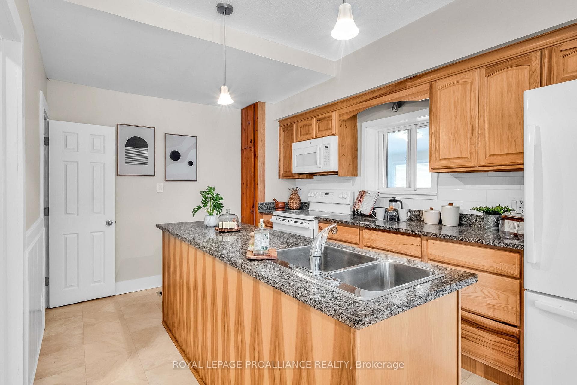 199 University Avenue Unit B photo 18