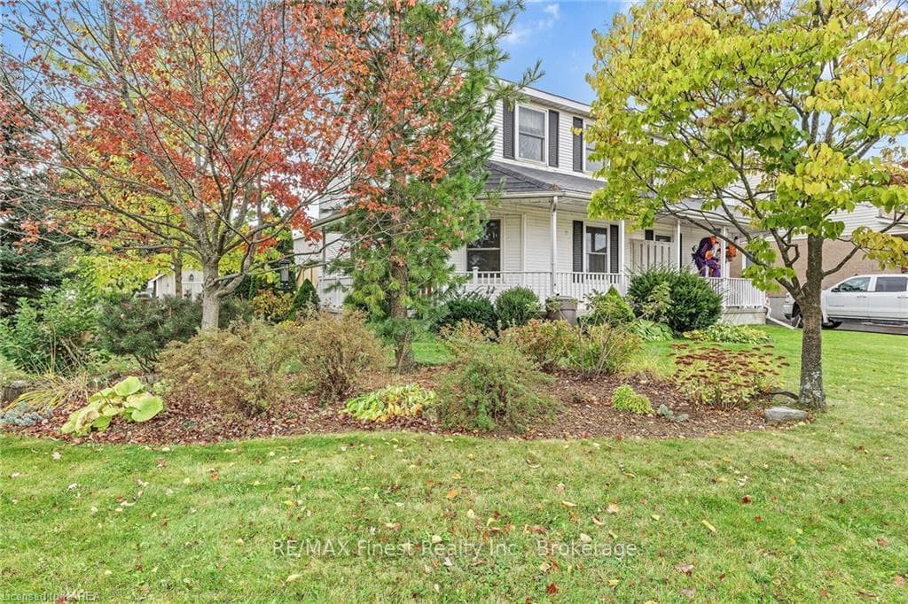 60 MCKEOWN Crescent photo 3