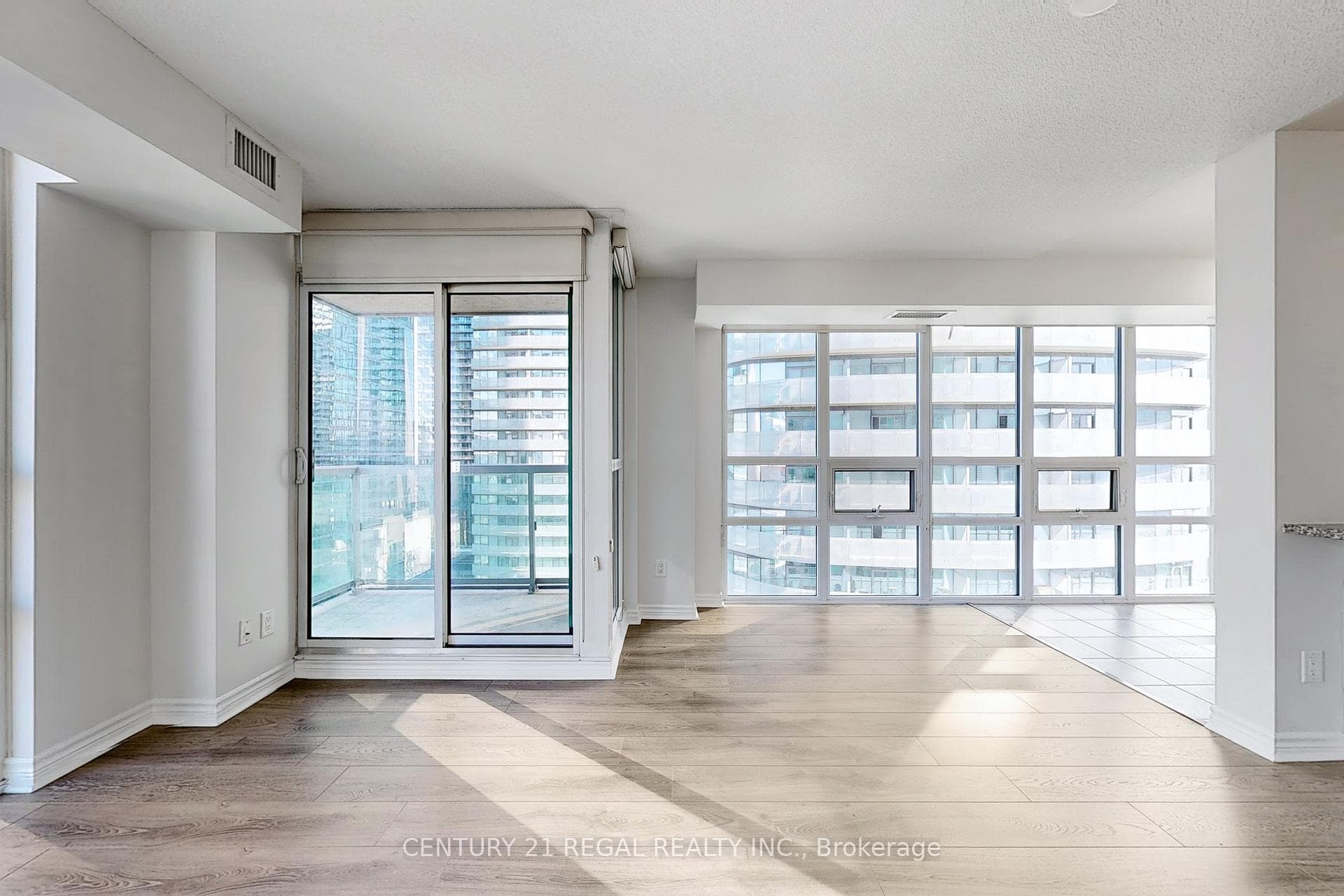 19 Grand Trunk Crescent Unit 2706 photo 9