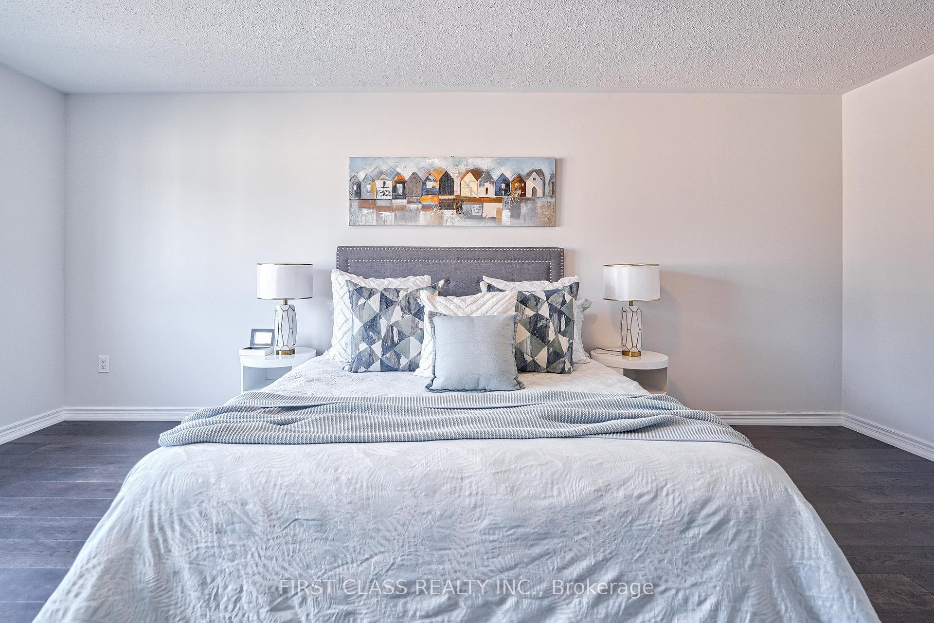 31 HYACINTH Street photo 12