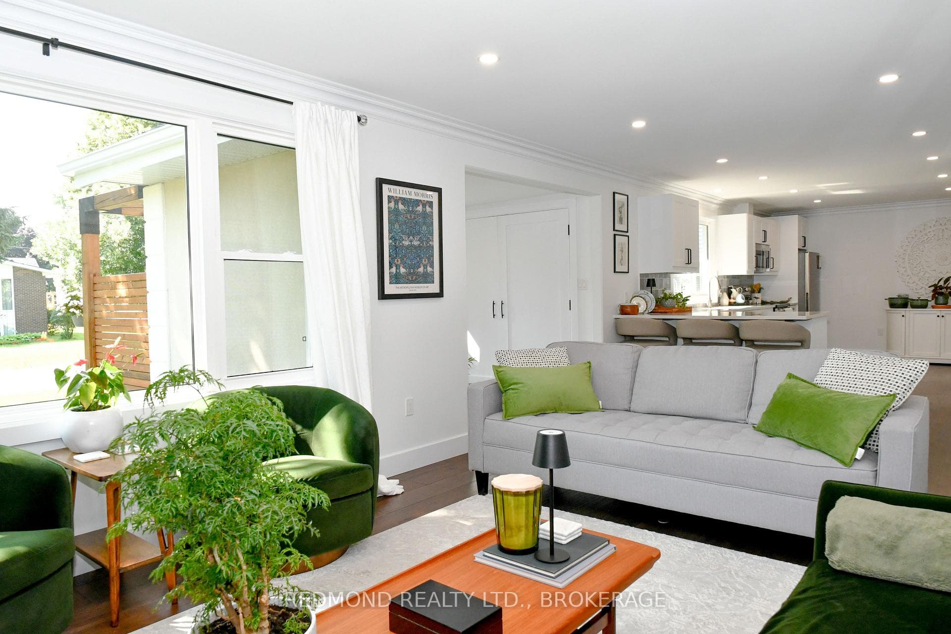 250 Wellington Street photo 7