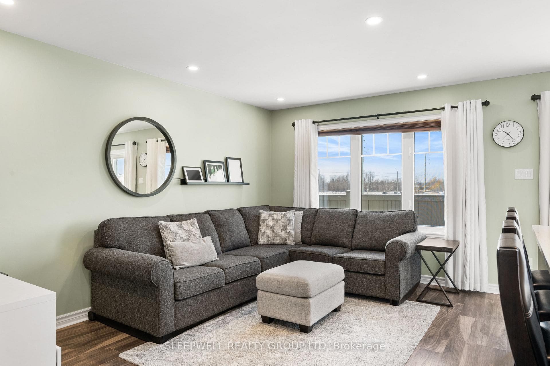 566 Meadowcreek Circle photo 14