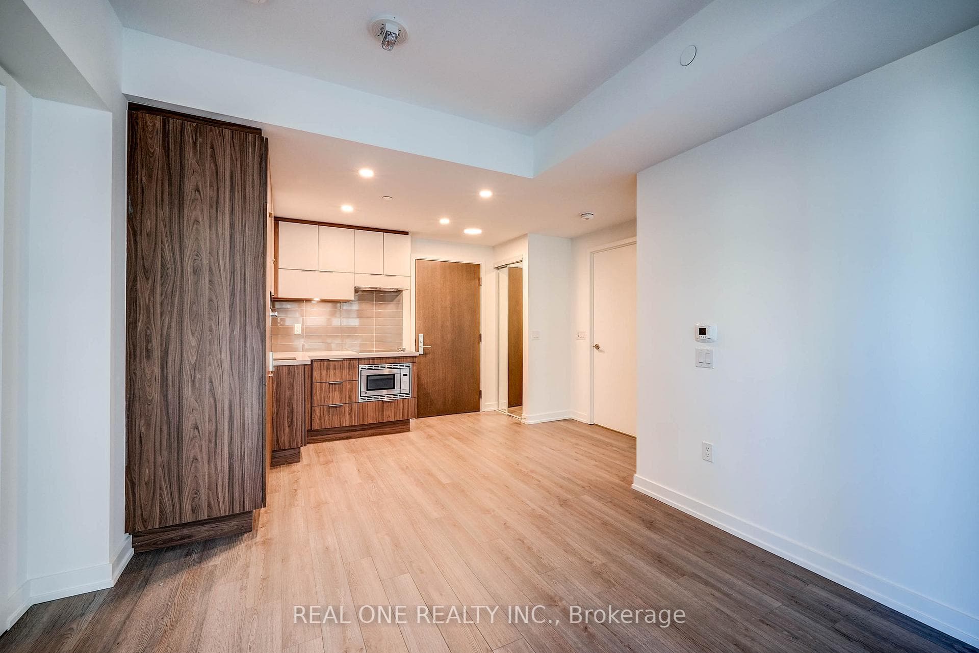 39 Roehampton Avenue Unit 906 photo 15