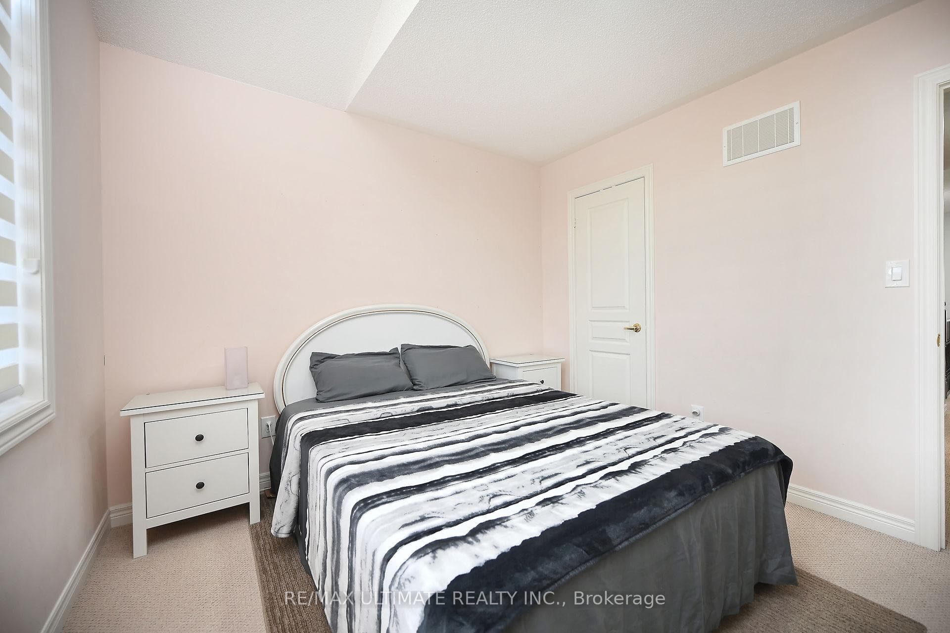 72 Lola Crescent photo 27