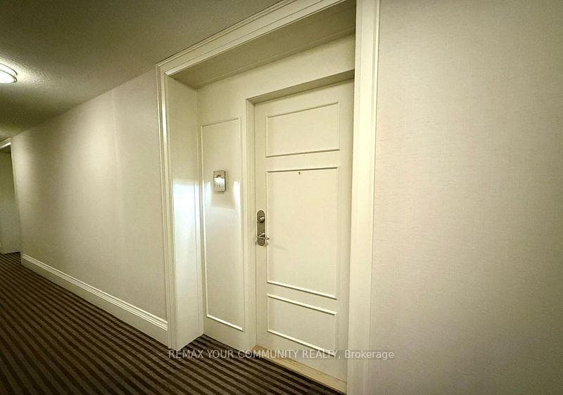350 Red Maple Road Unit 612 photo 6