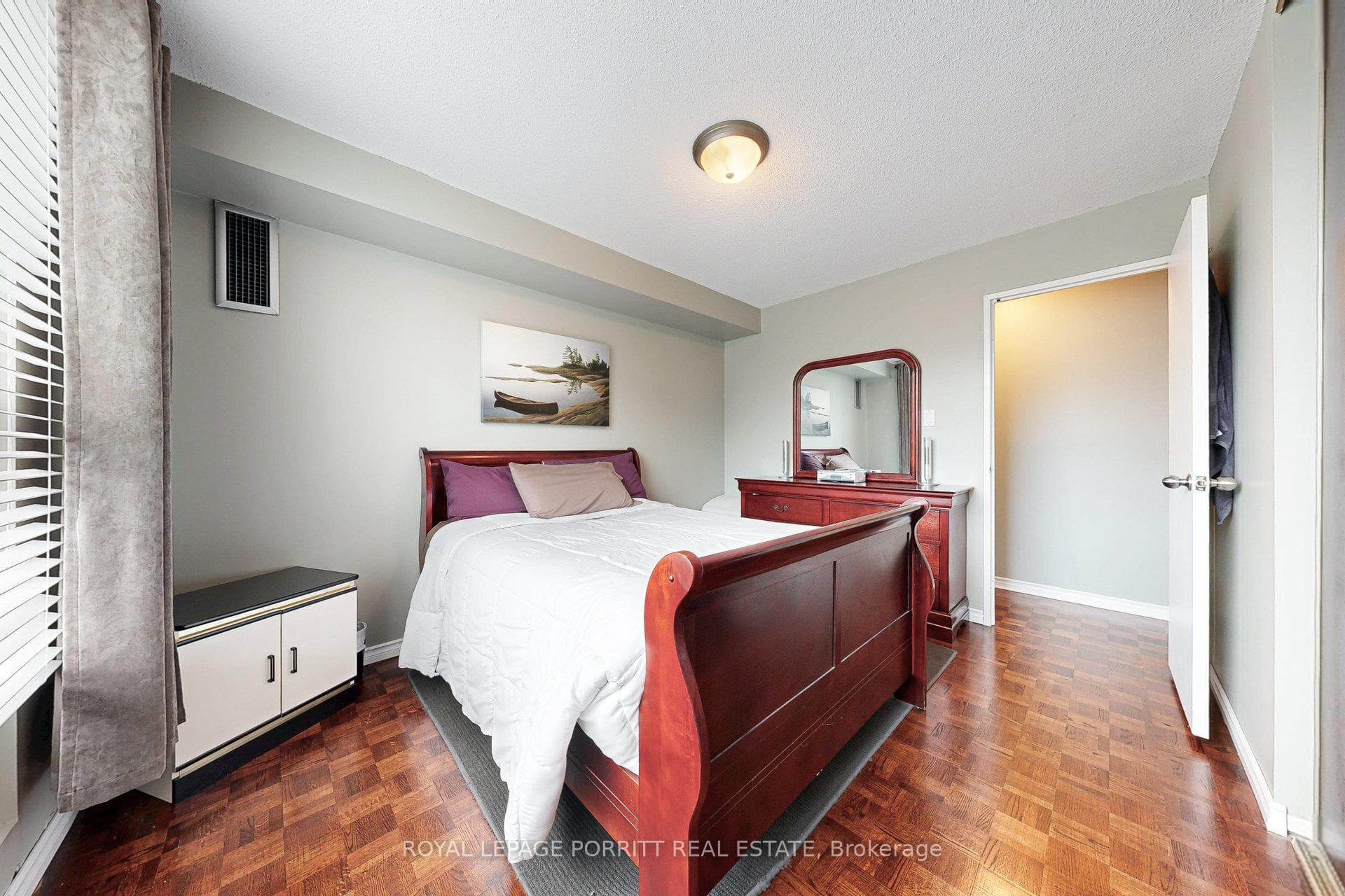 1535 Lakeshore Road Unit 201 photo 19