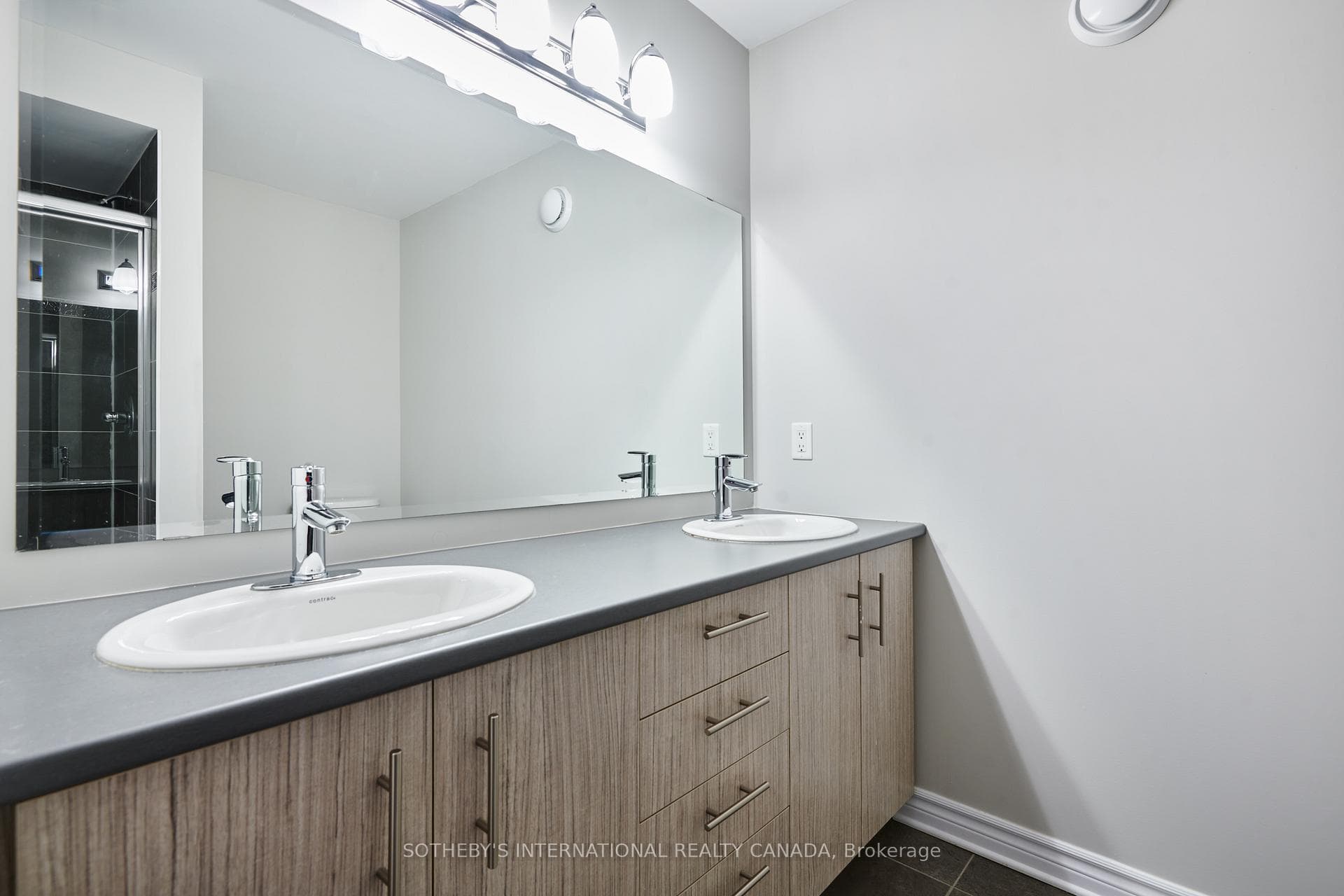 116 Popplewell Crescent photo 24