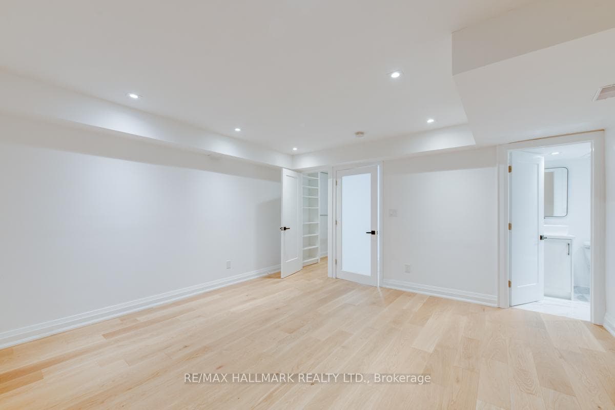 628 Danforth Avenue Unit 203 photo 21