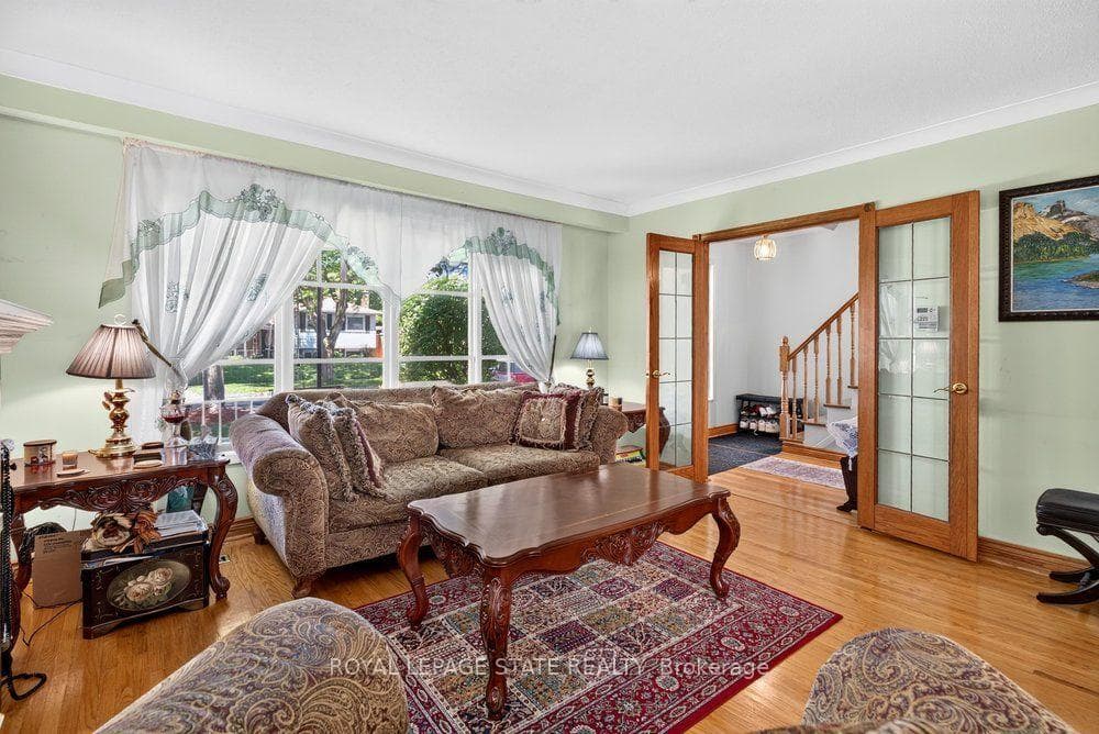 2440 Cyprus Avenue photo 3