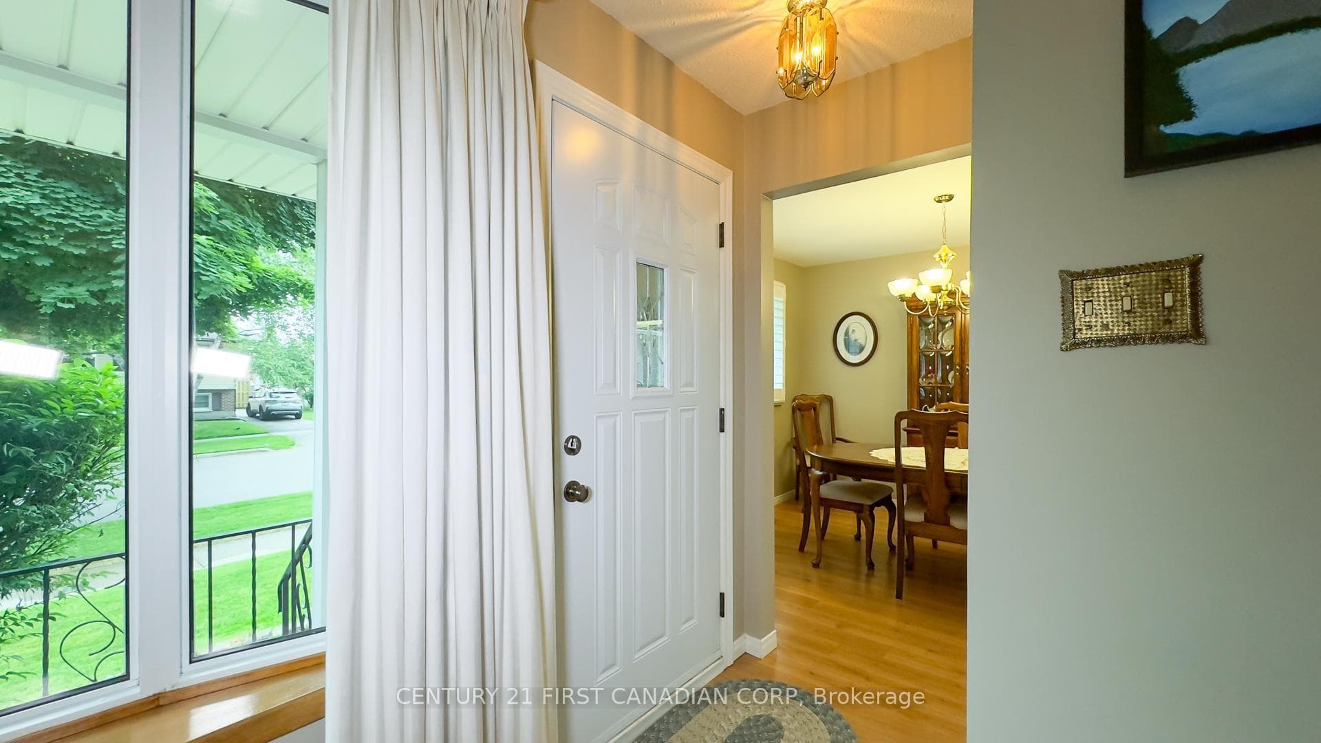 1662 Aldersbrook Road photo 4