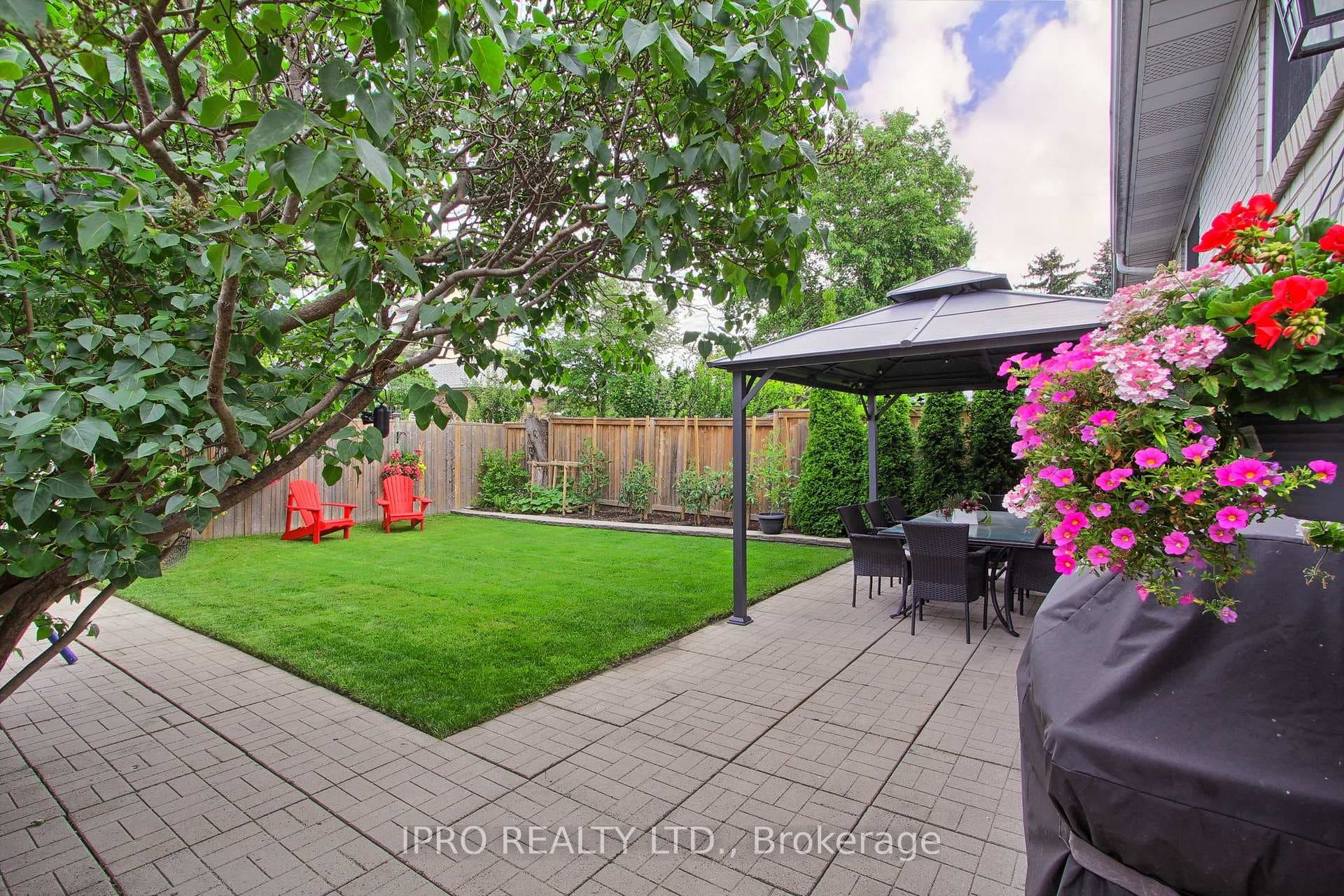 1141 Saturnia Crescent photo 33