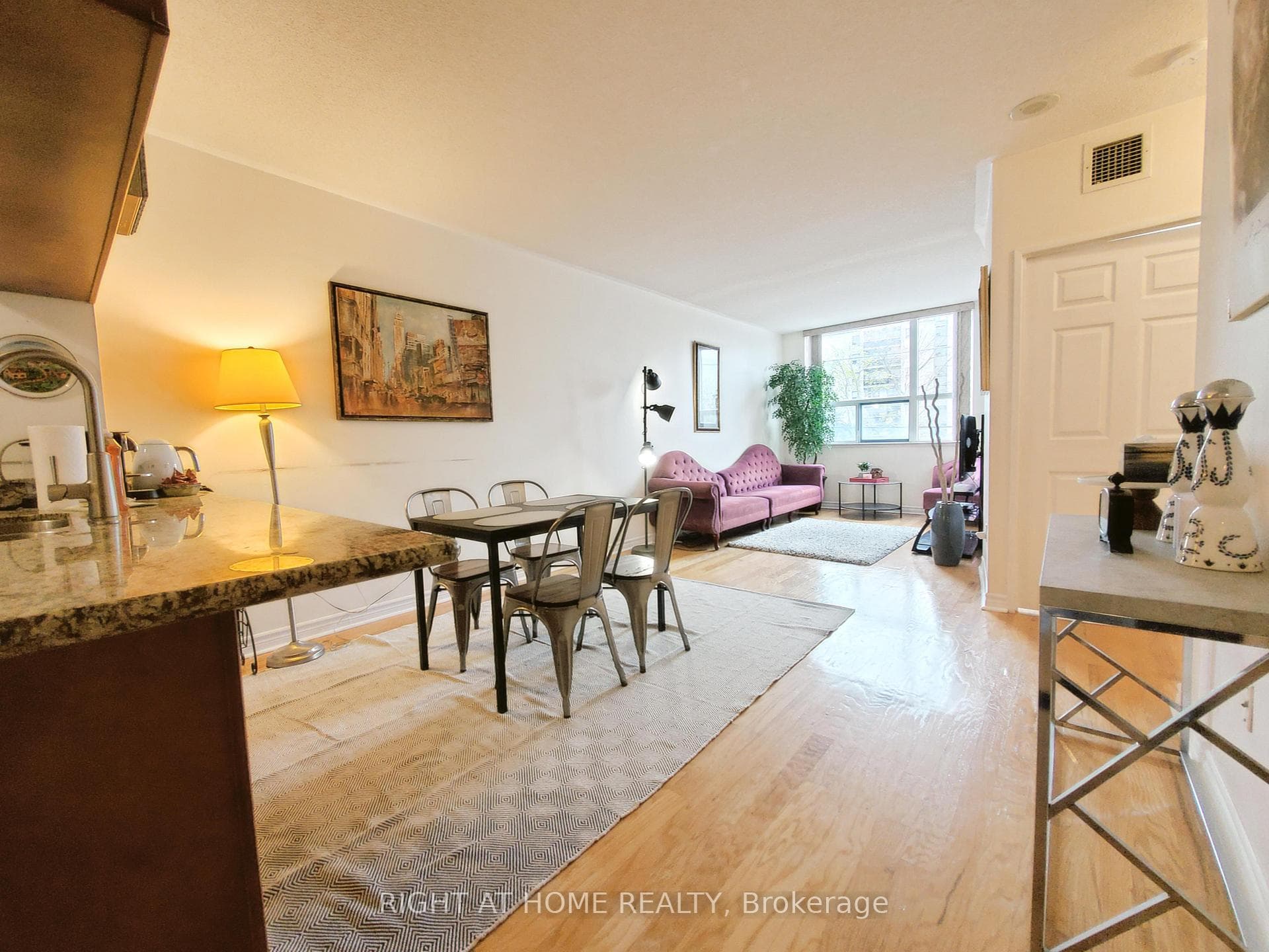 7398 Yonge Street Unit 108 photo 6