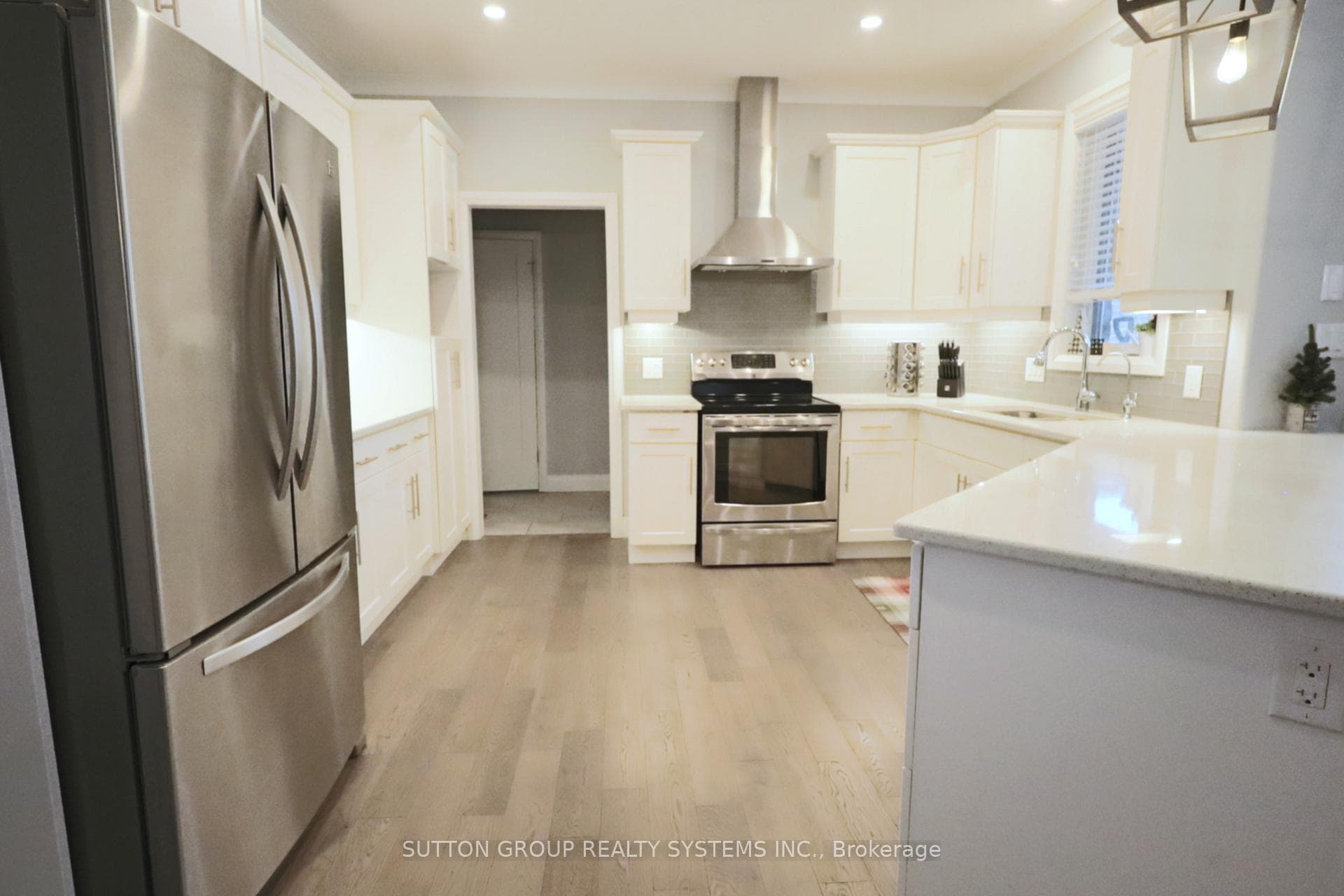 15 Woodberry Crescent photo 4