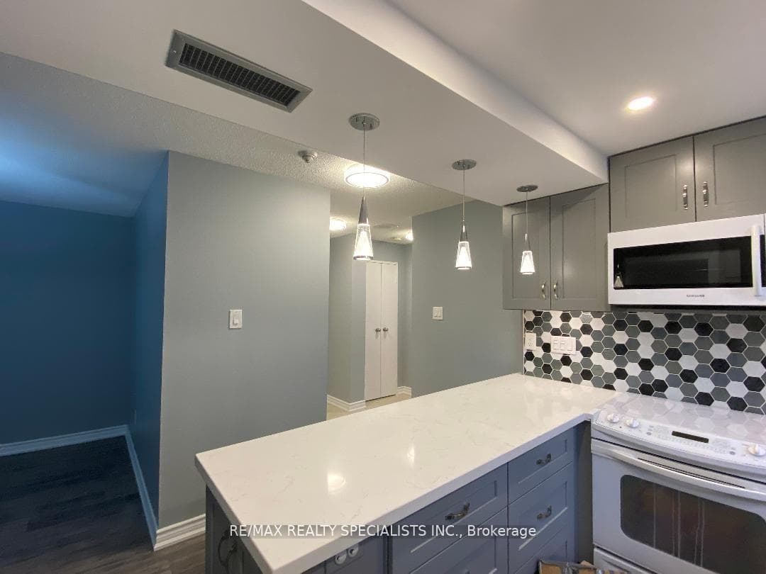 3695 Kaneff Crescent Unit 206 photo 5