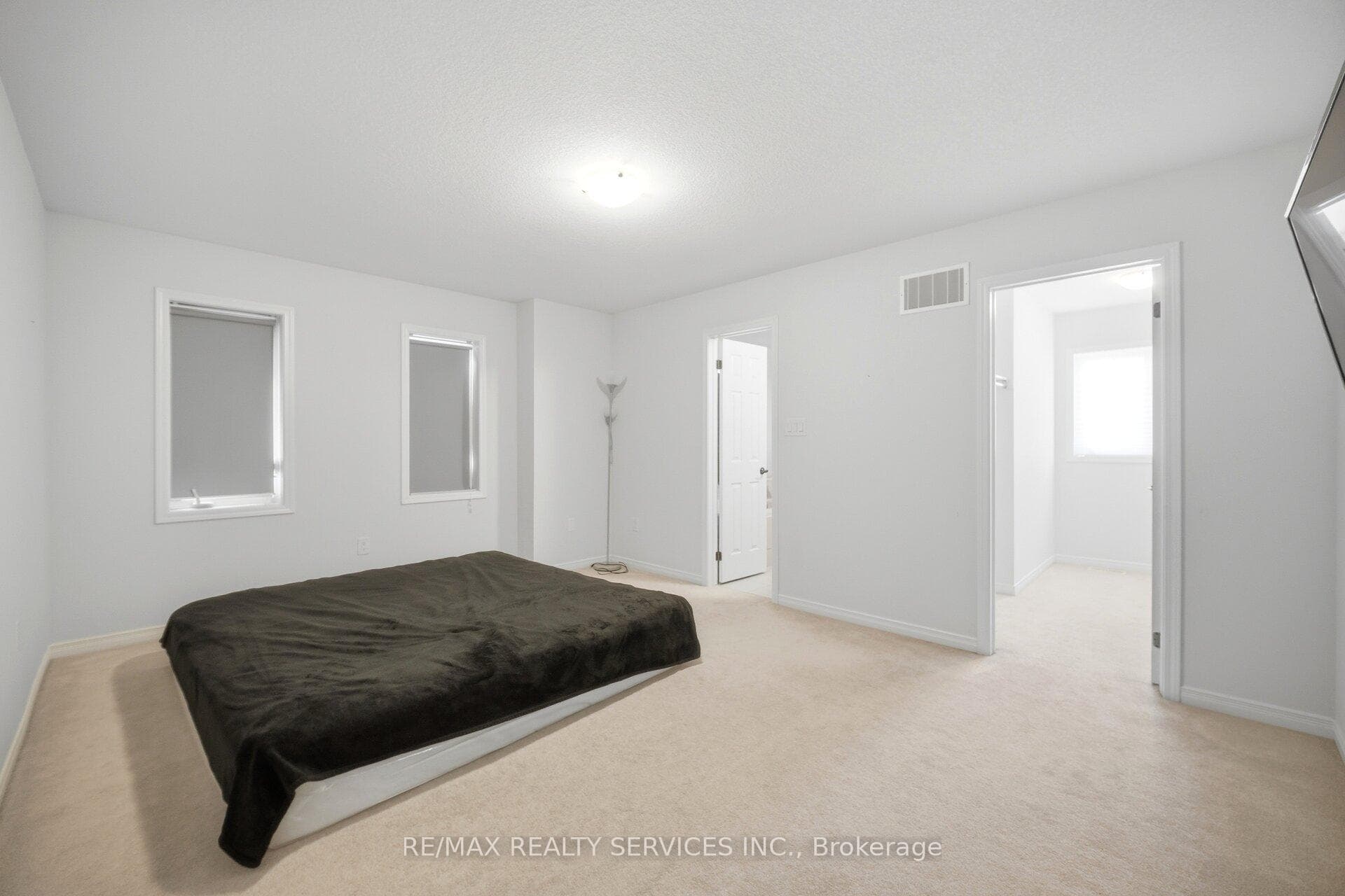 144 Baffin Crescent photo 23