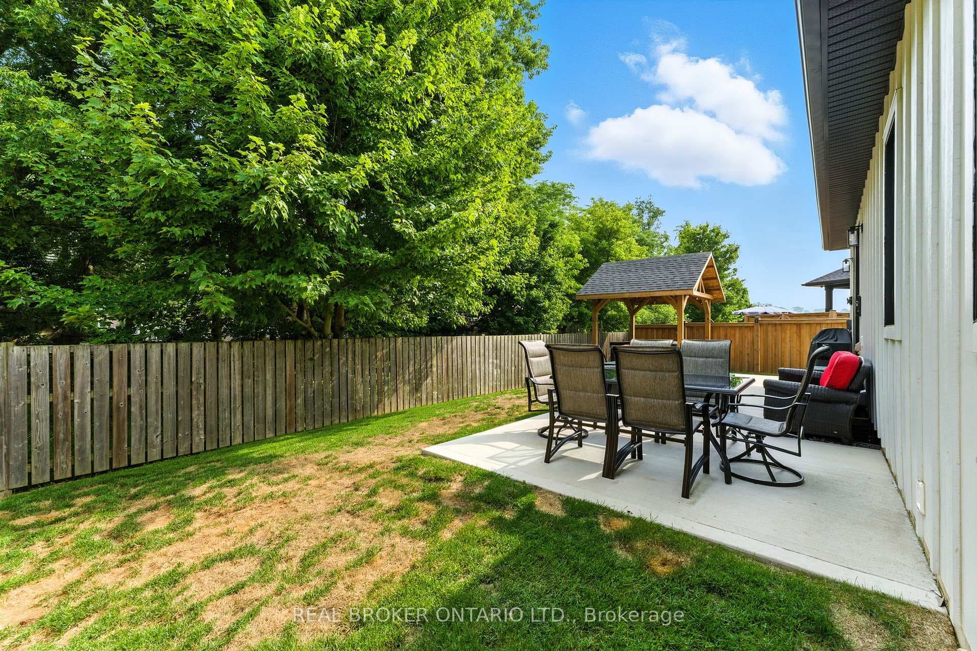 9 Macneil Court photo 35