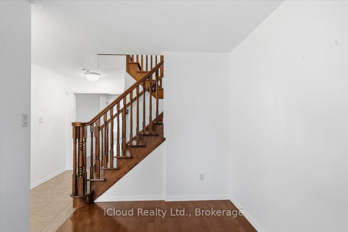 270 Whetham Heights photo 10