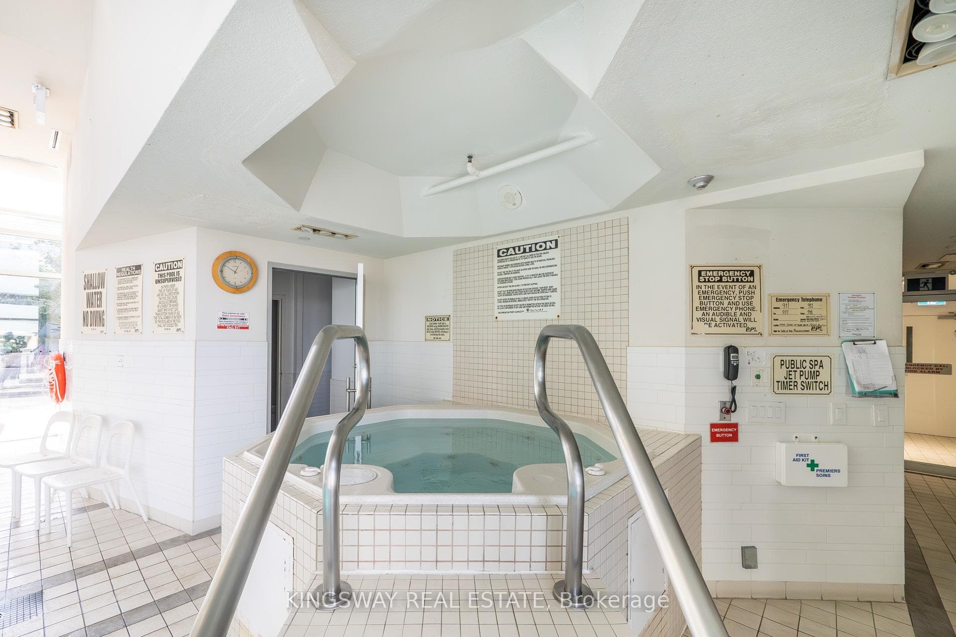 220 Burnhamthorpe Road Unit 1004 photo 44