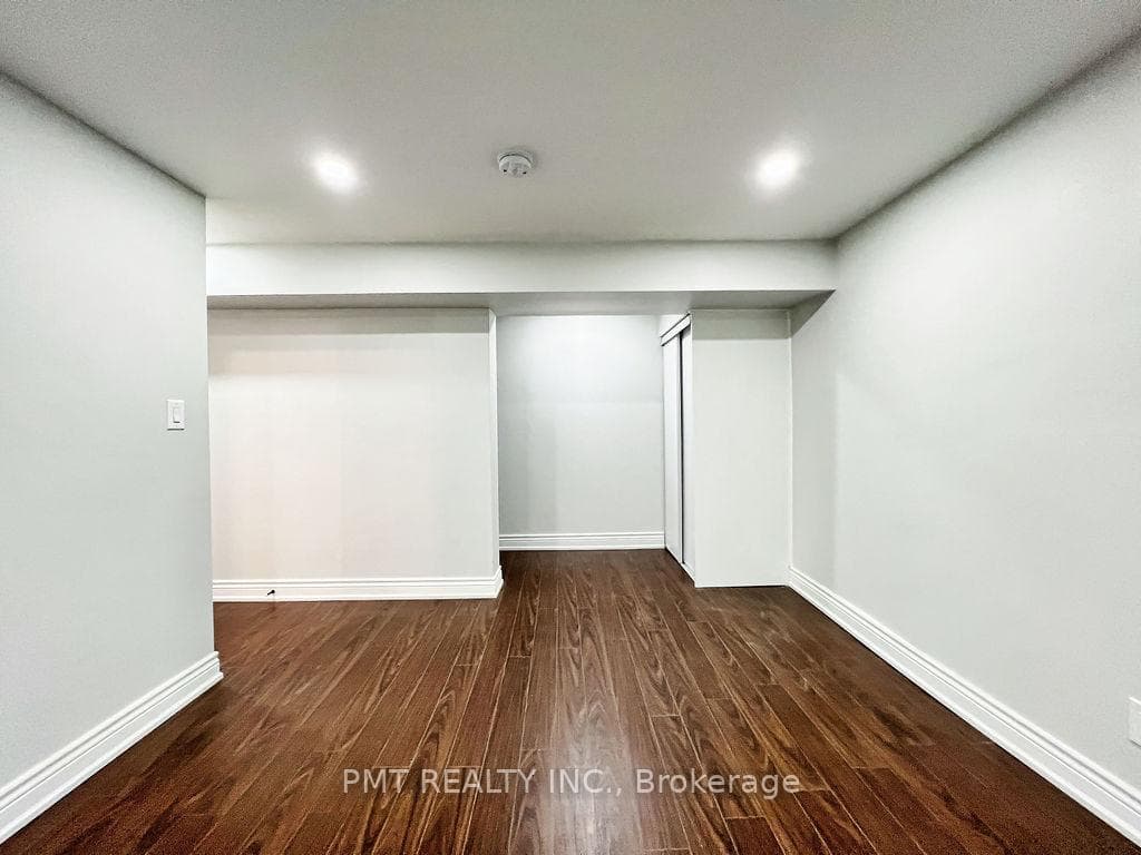 81 Burlington Street photo 27