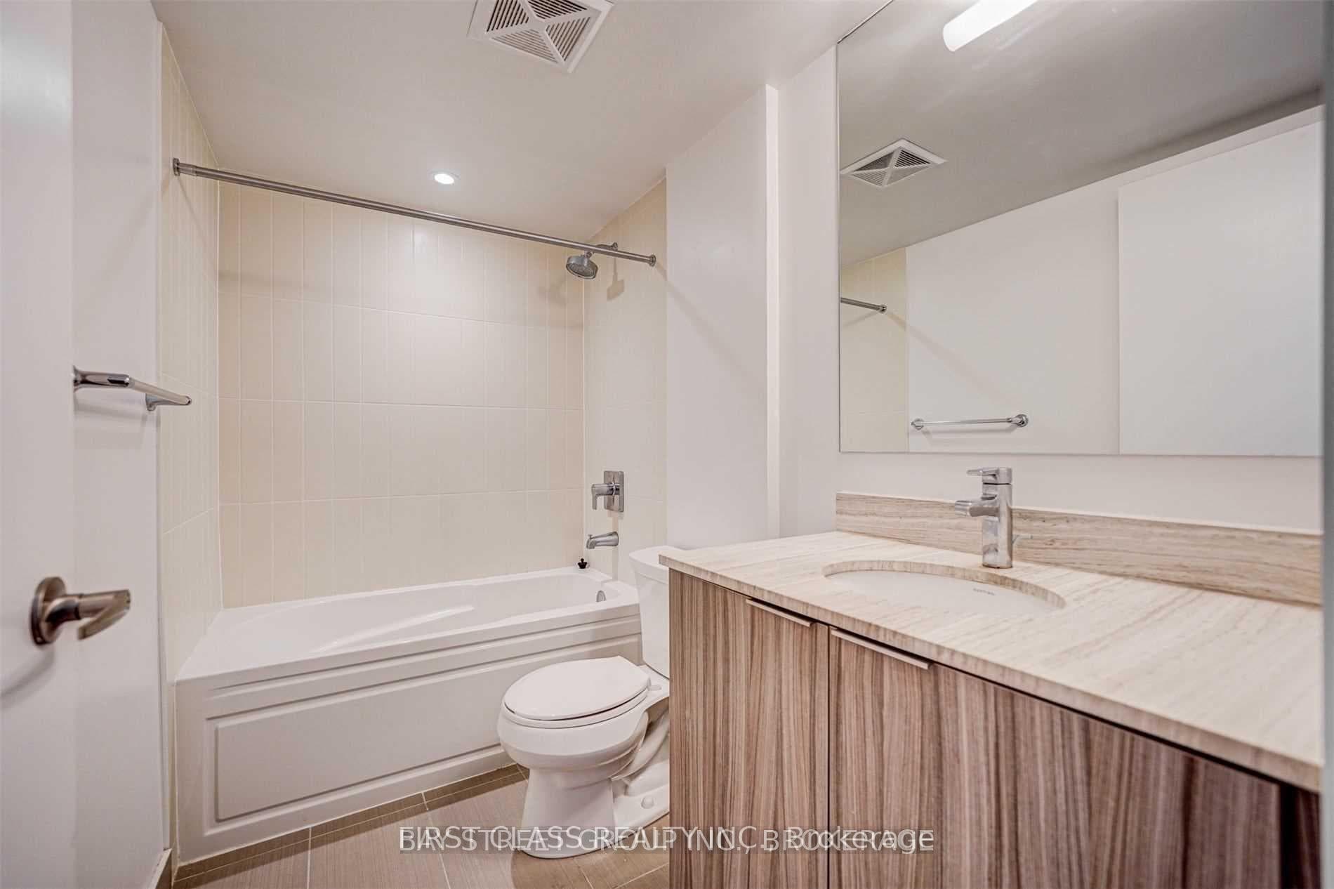955 Bay Street Unit 2216 photo 4