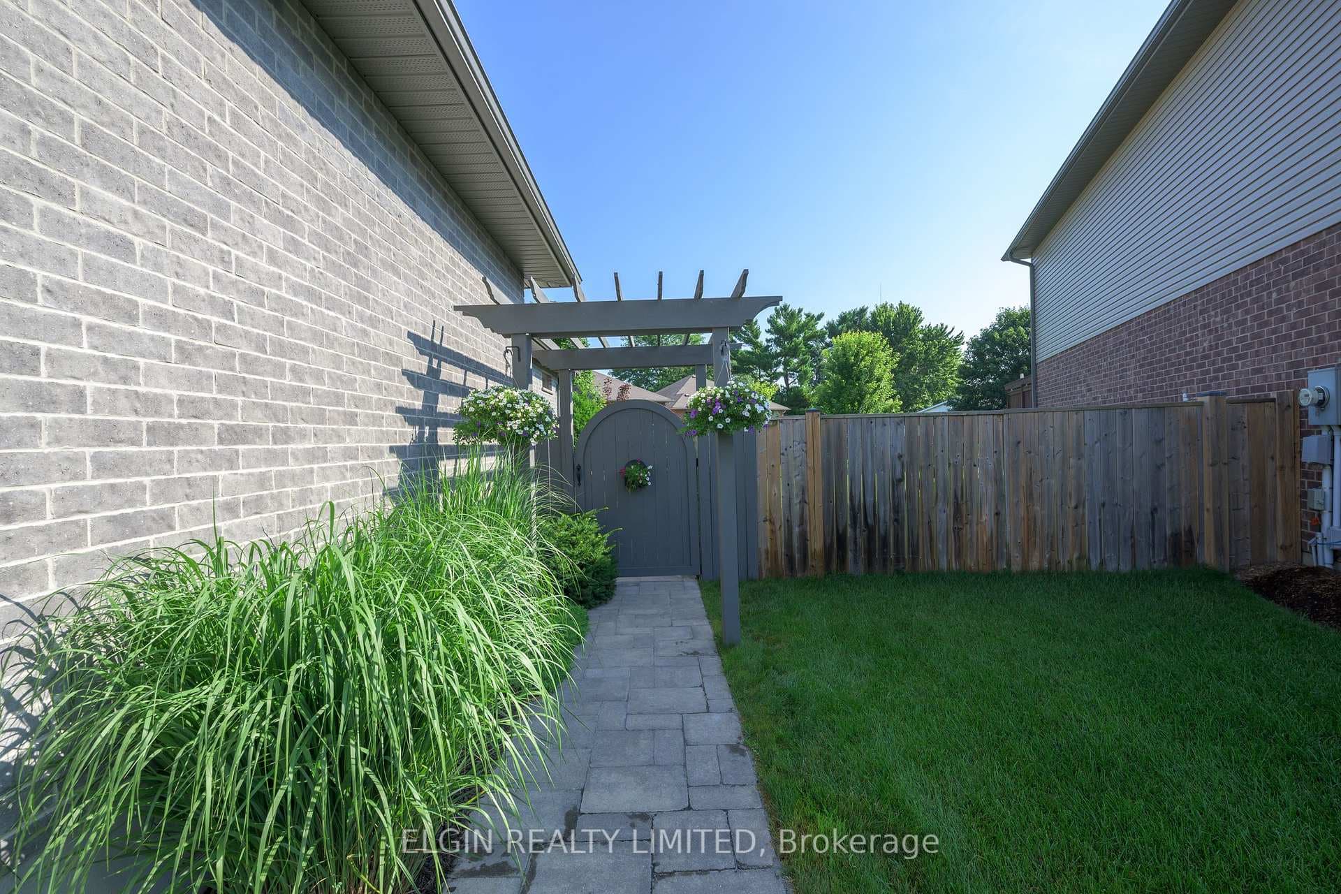 11 Doral Court photo 15