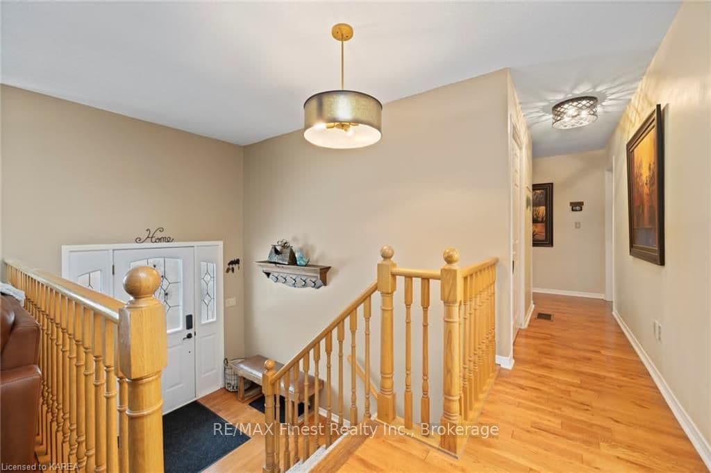 1146 LANCASTER Drive photo 8