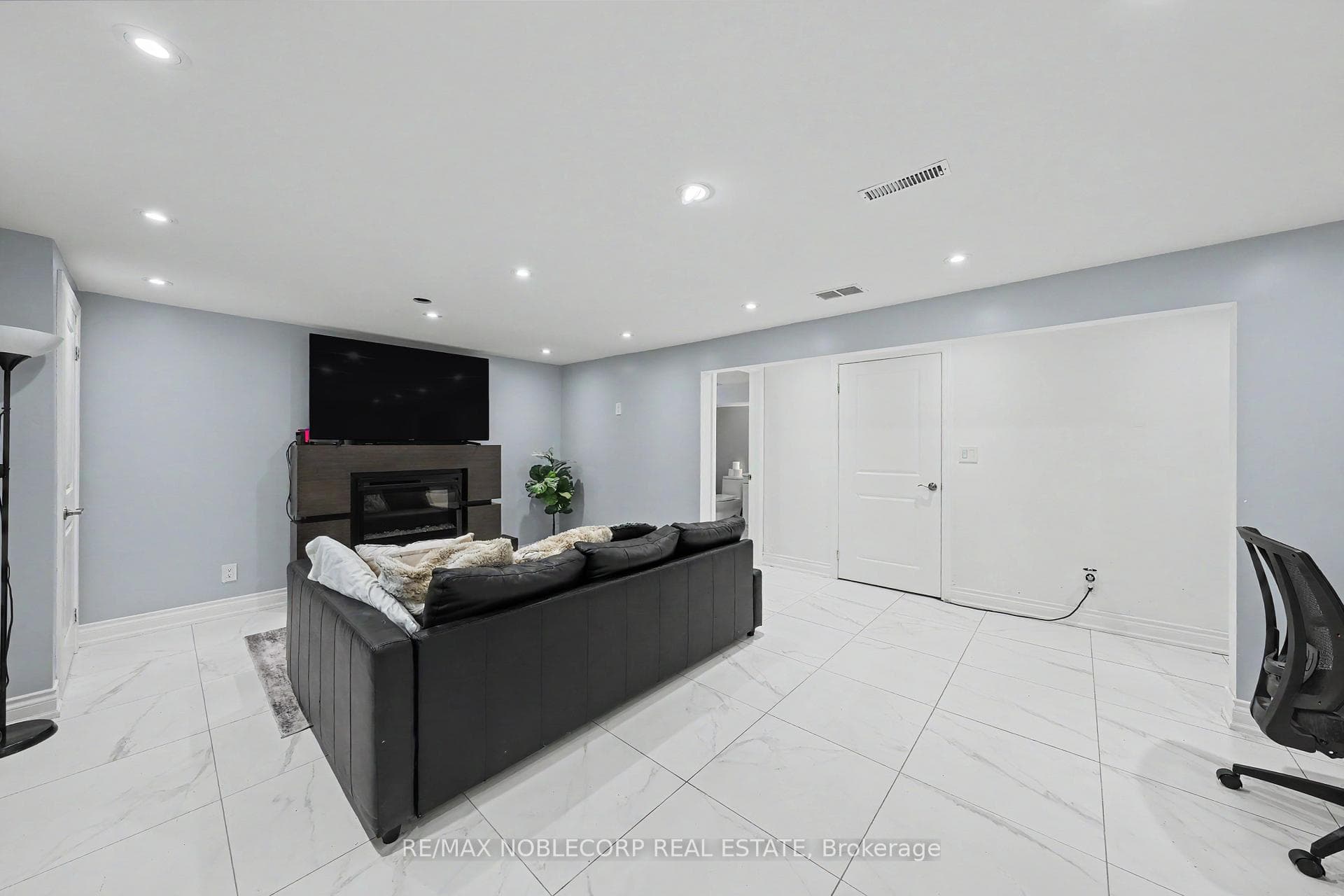 24 Maple Avenue photo 27