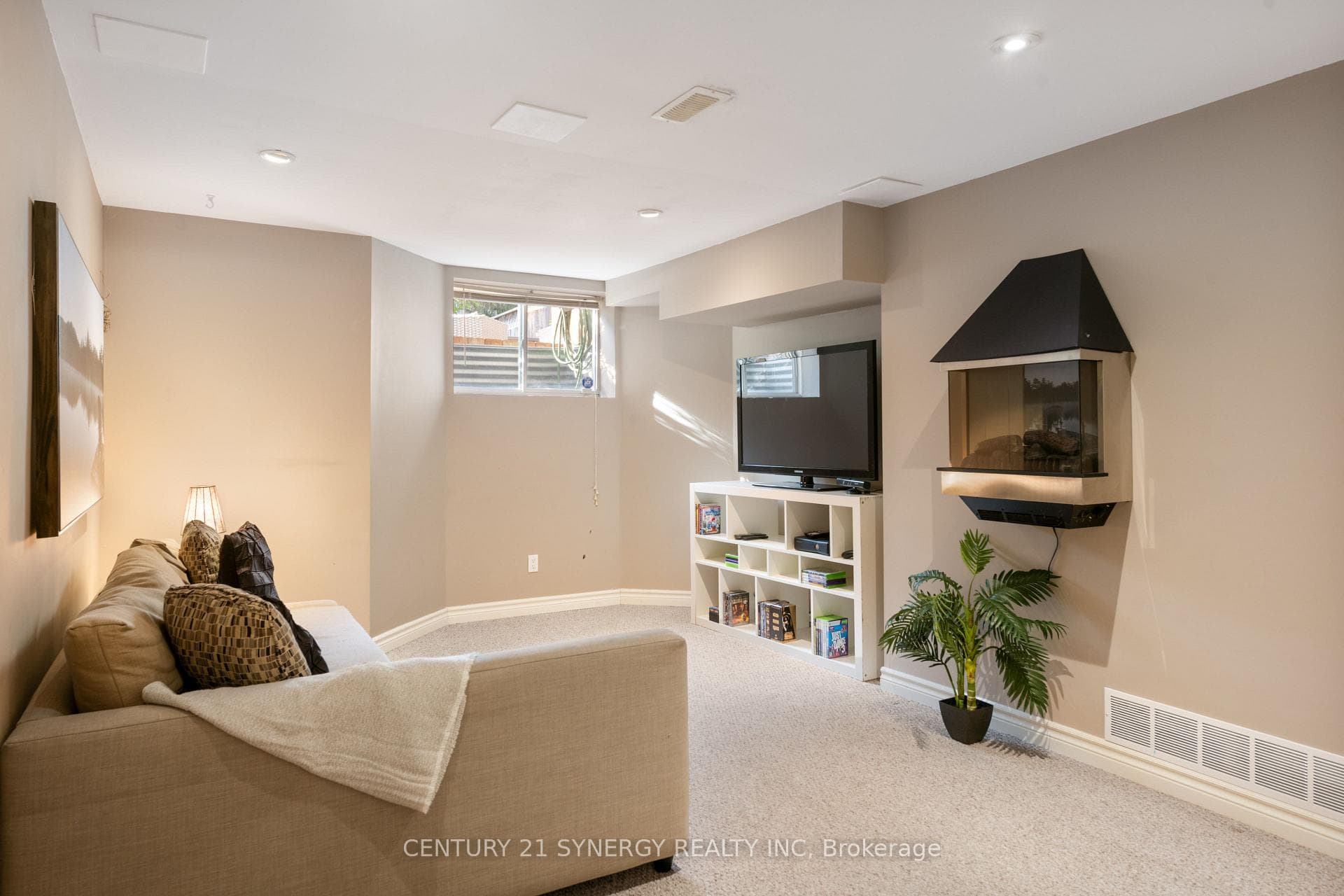548 WILD SHORE Crescent photo 33