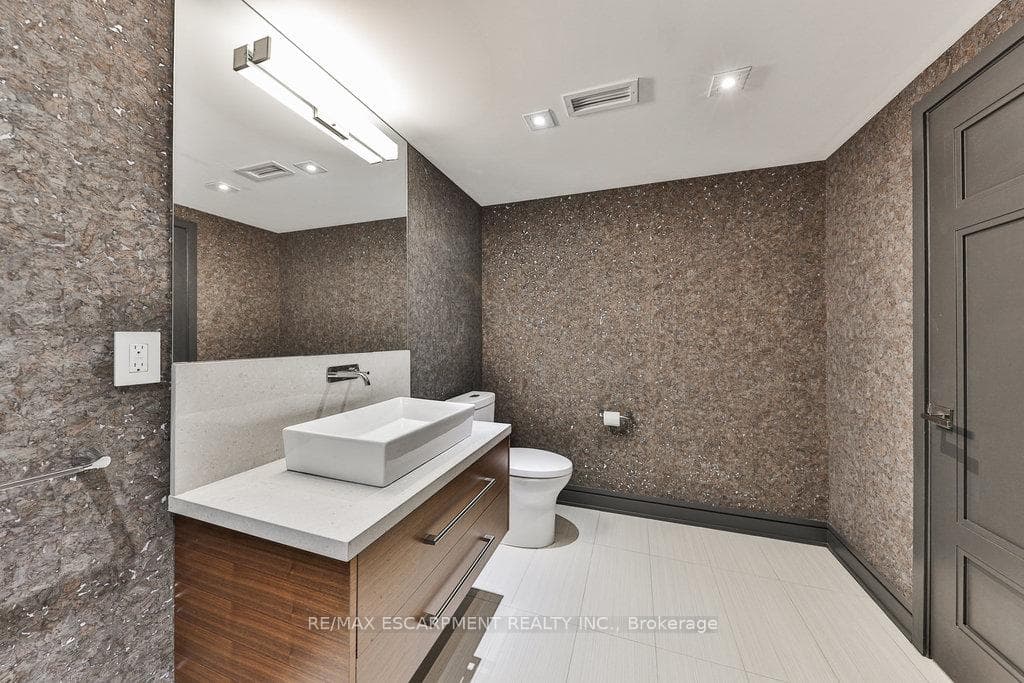 483 Bobolink Road photo 45