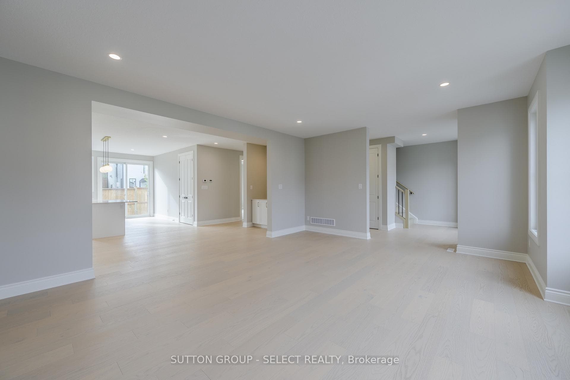 2835 Sheffield Place Unit 7 photo 7