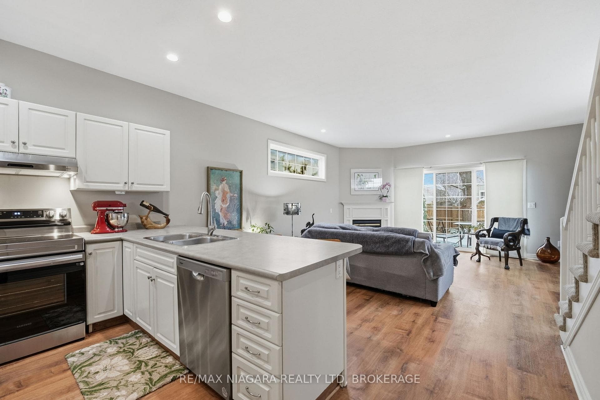 41 Frontier Drive photo 13