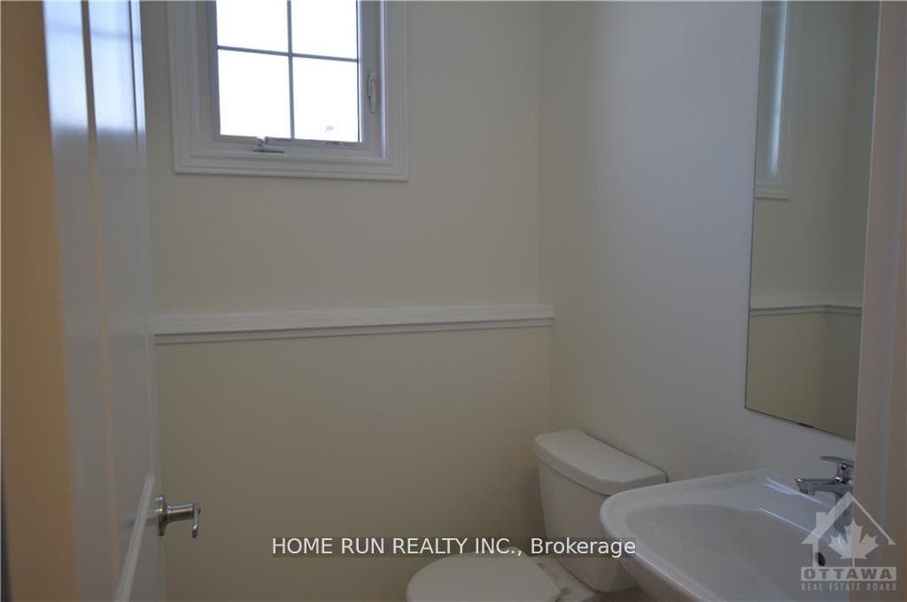 286 Turnbuckle Crescent photo 24