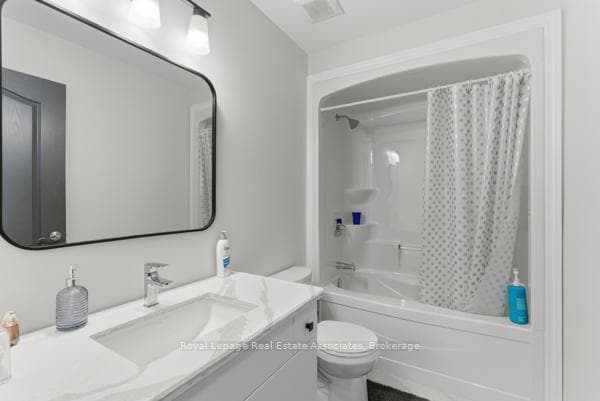 Second Floor: 4 Pc Bath