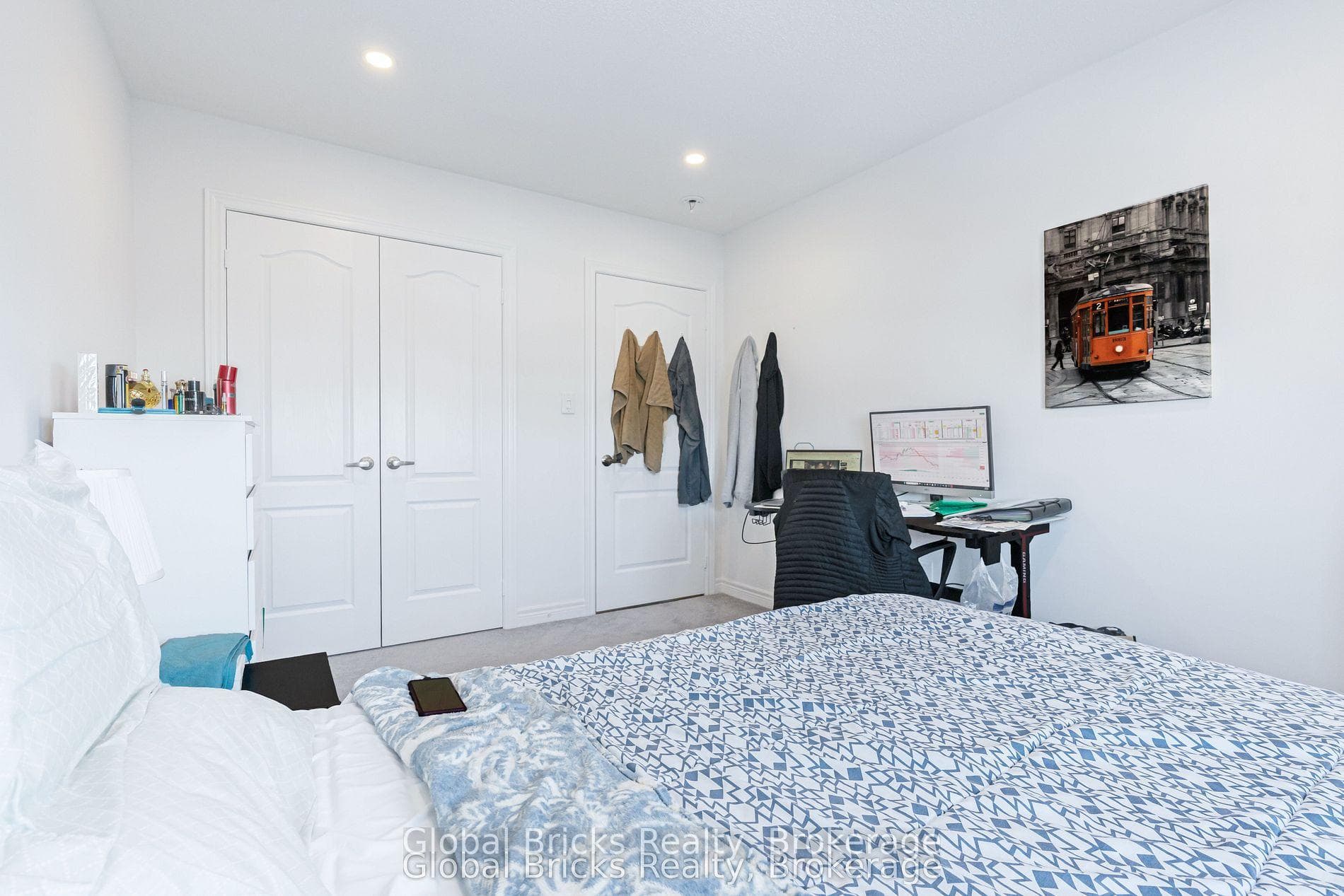 49 Burnhamthorpe Road photo 35
