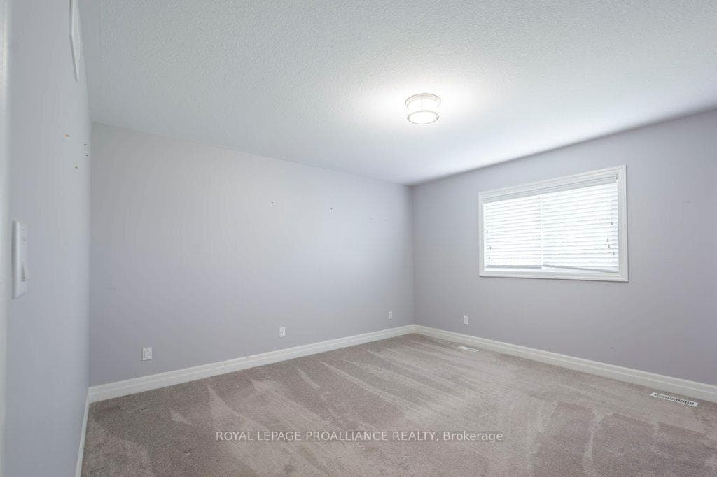 18 Tessa Boulevard photo 11