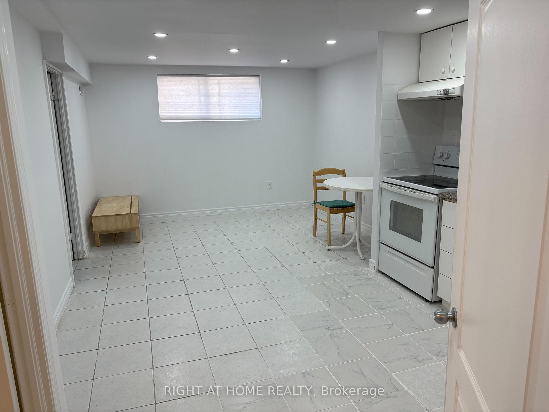 40 Caracas Road photo 7