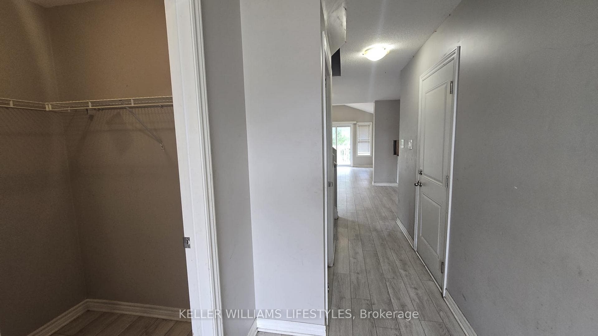 Front foyer, hallway and closet