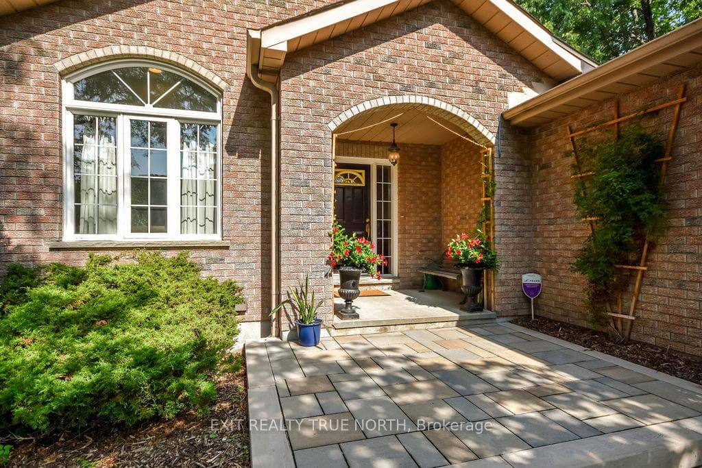 28 Nicholson Crescent photo 4