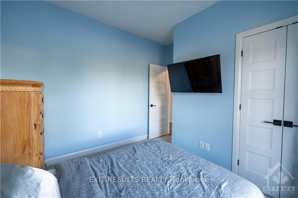 473 DENIS Street photo 13