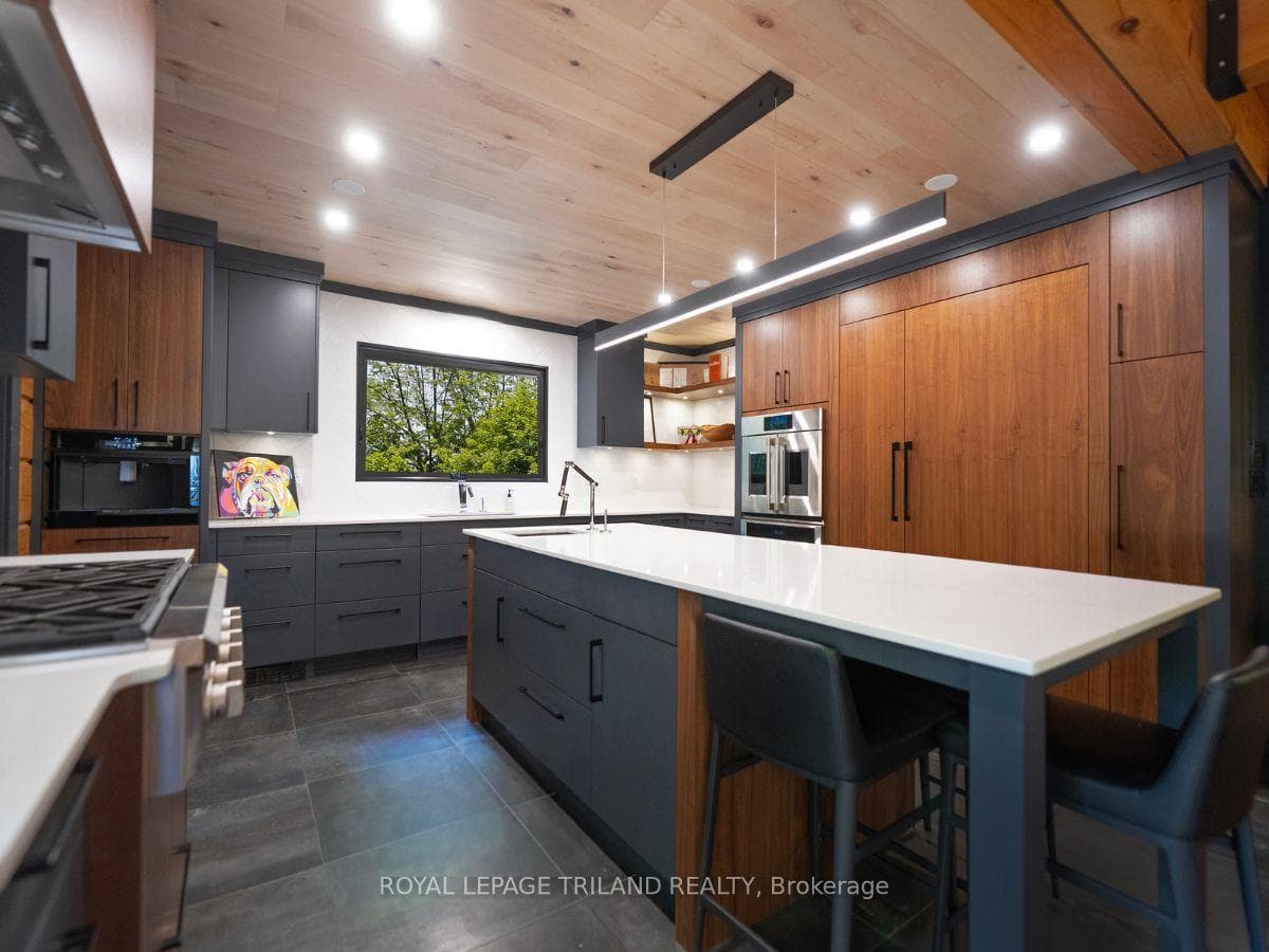 2056 Mockingbird Street photo 12
