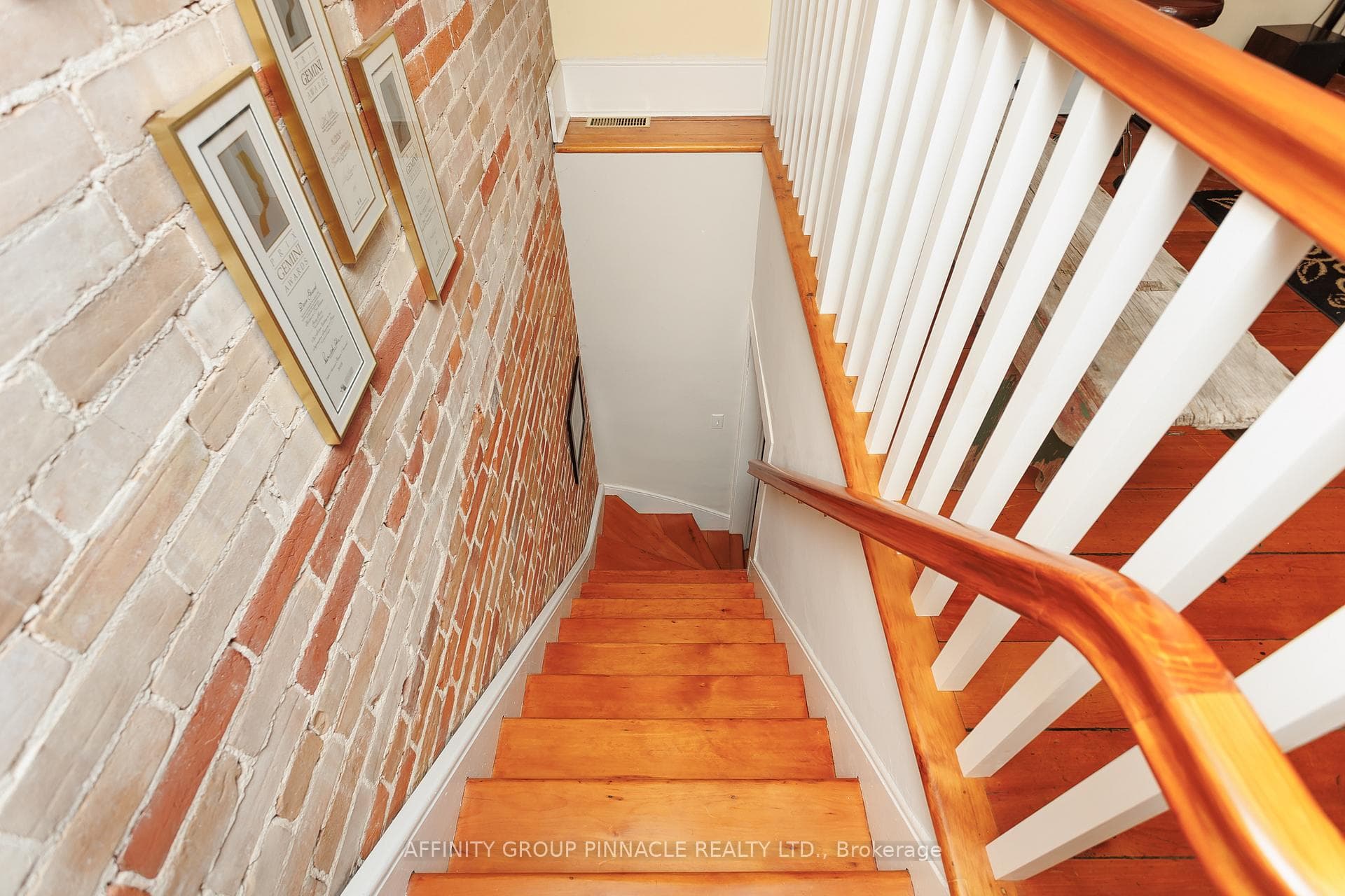 145 King Street photo 30